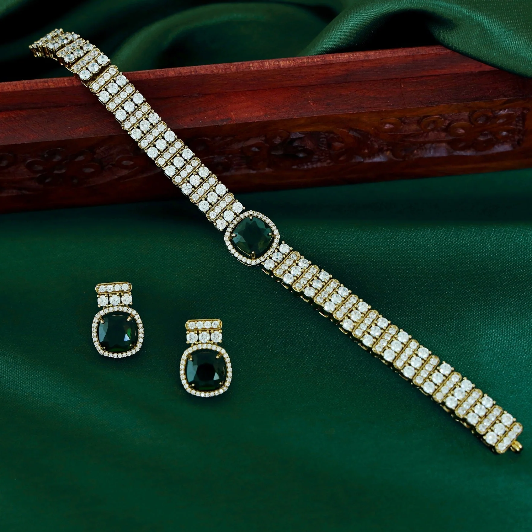 Mila Glossy AD Stone Cluster Short Neckpiece With Earring - Image 3