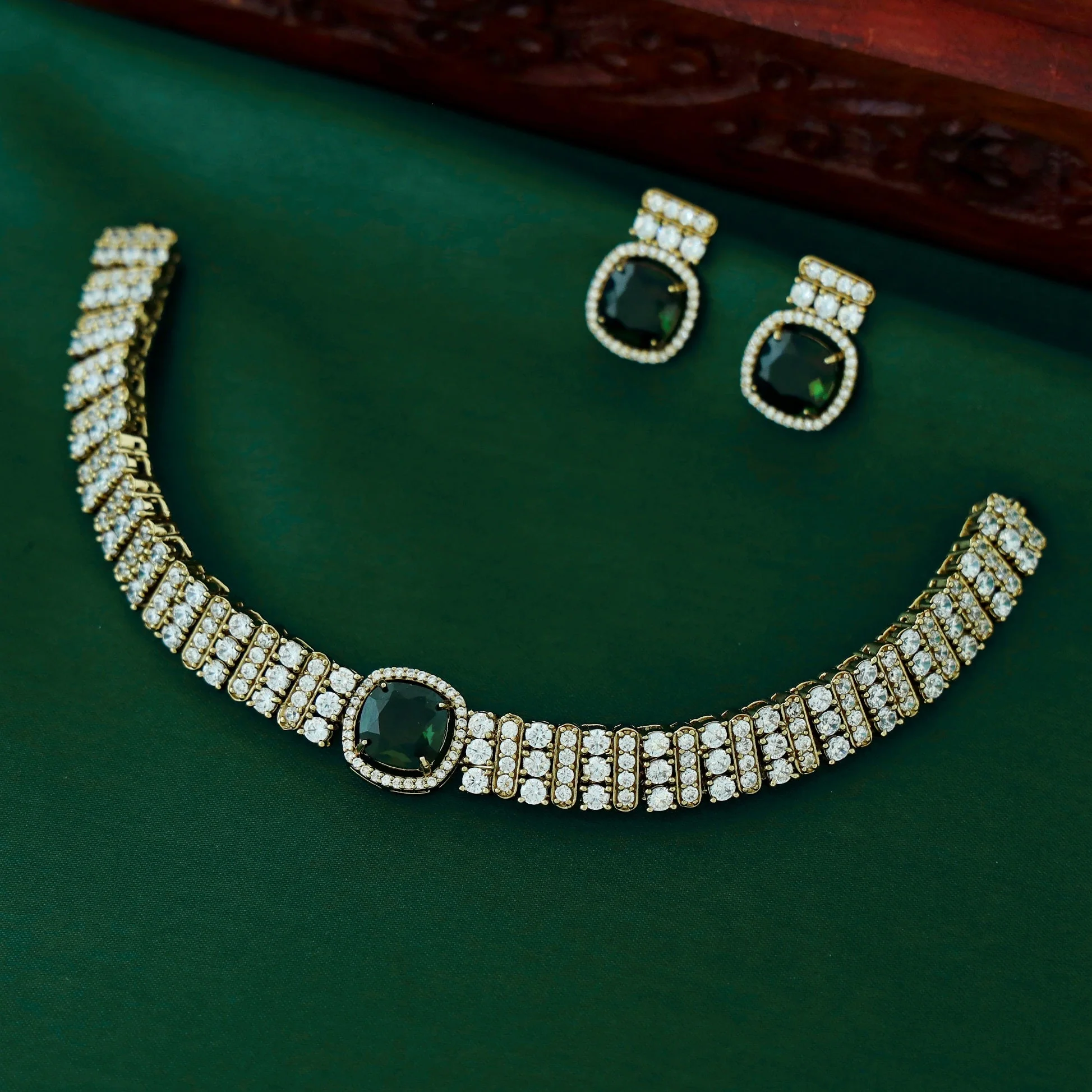 Mila Glossy AD Stone Cluster Short Neckpiece With Earring - Image 4