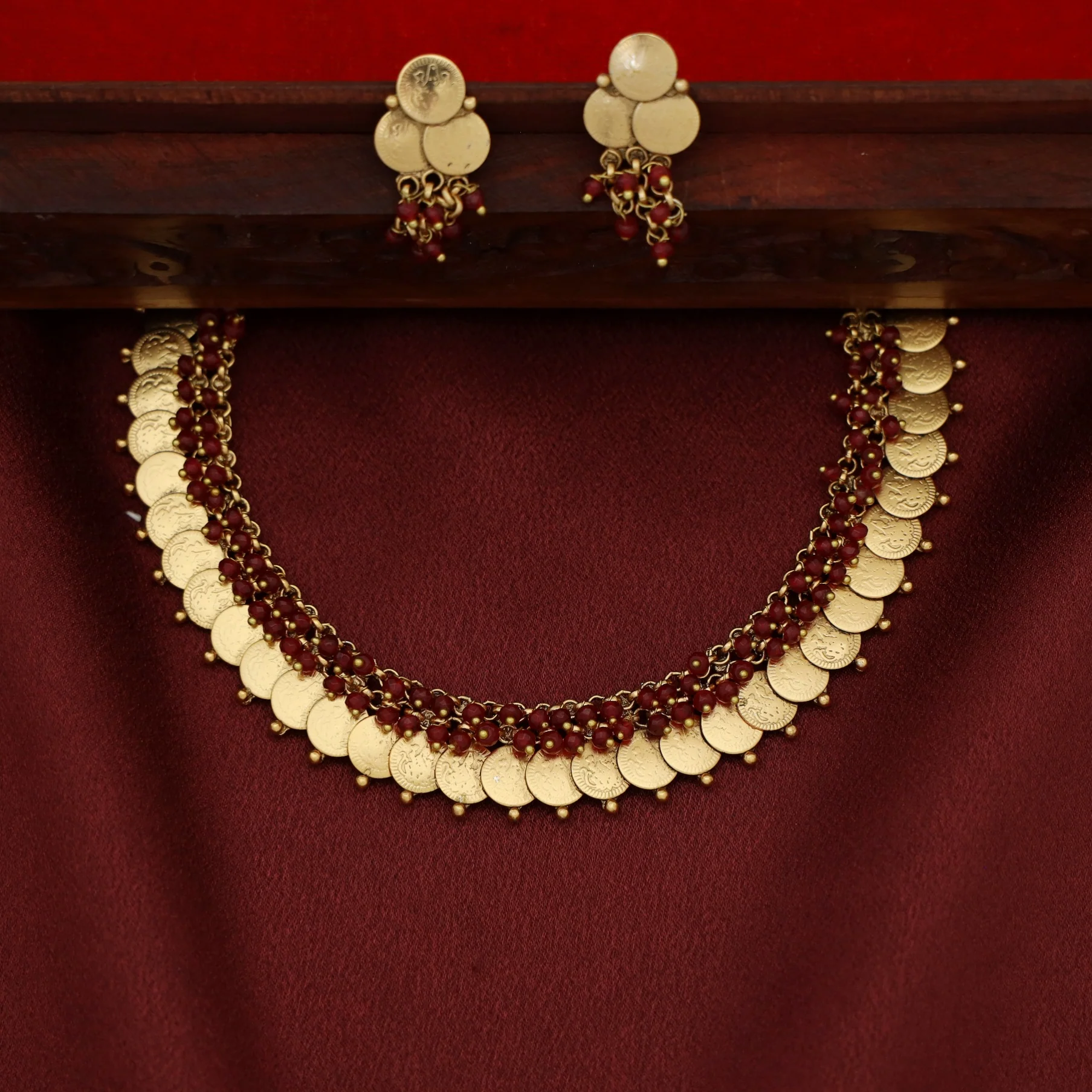 Miraaya Cluster Pearl Beaded Kashi Short Neckpiece With Earring - Image 2