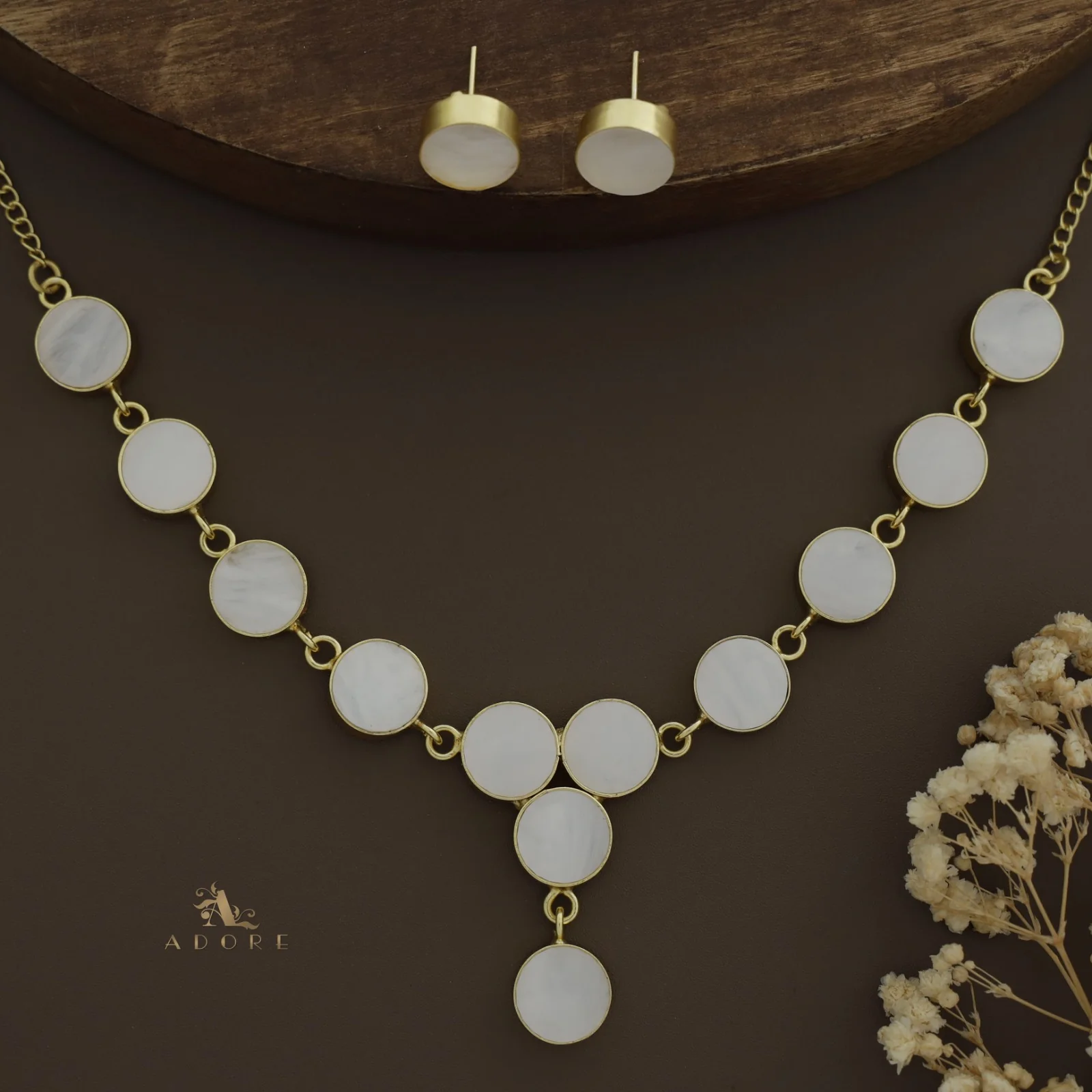 Mireya Round MOP Neckpiece With Stud - Image 2
