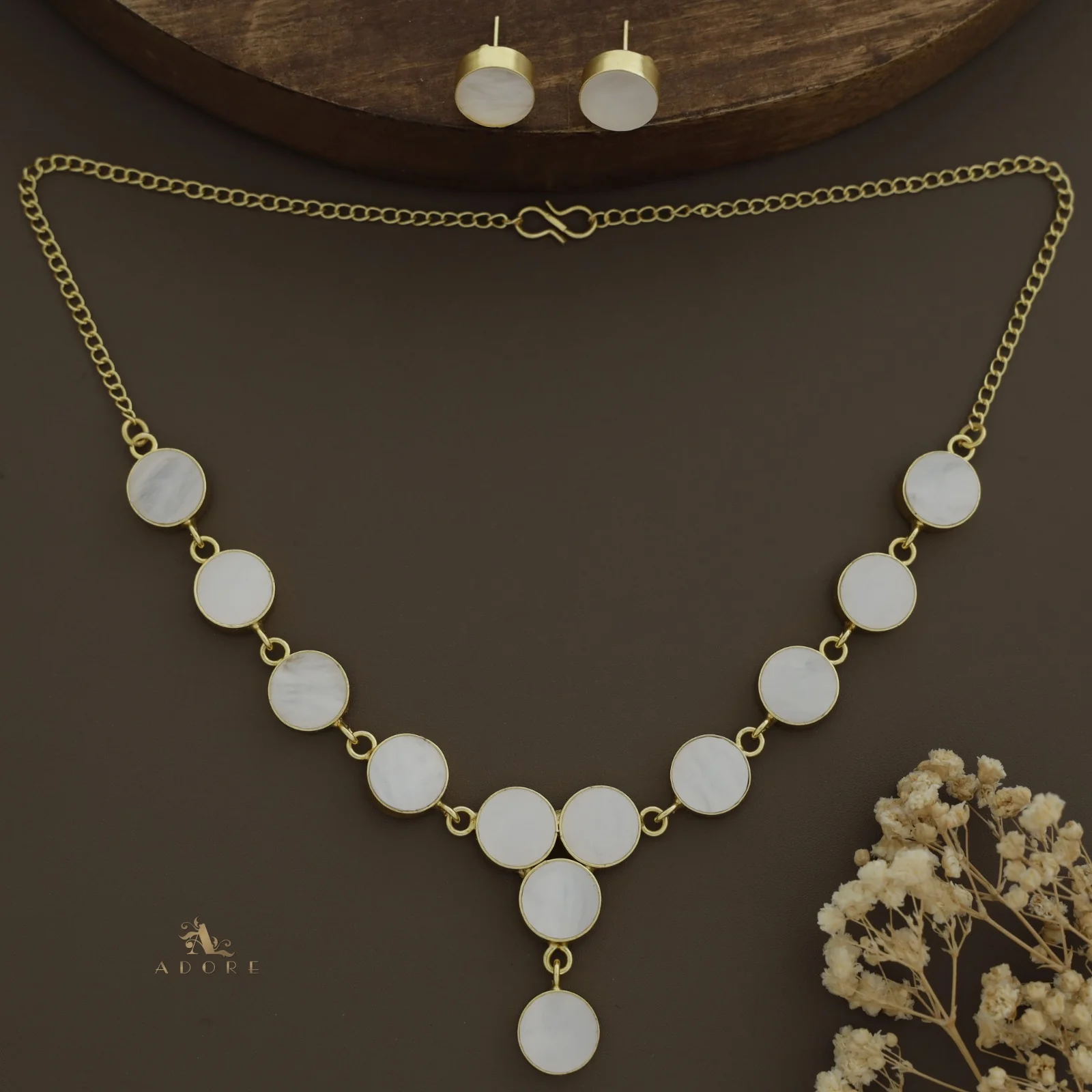 Mireya Round MOP Neckpiece With Stud - Image 4