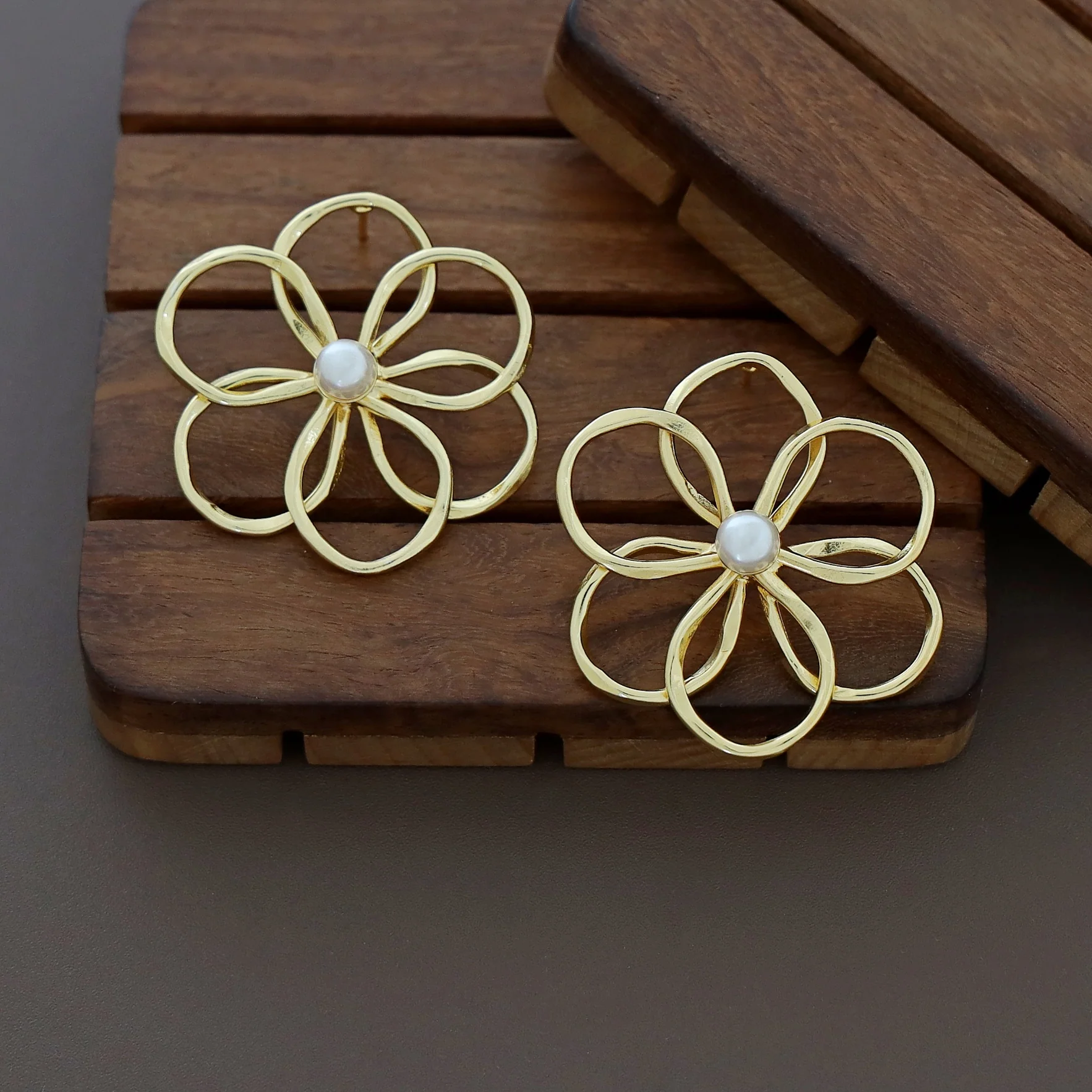 Misha Golden Flower Pearl Earring - Image 2