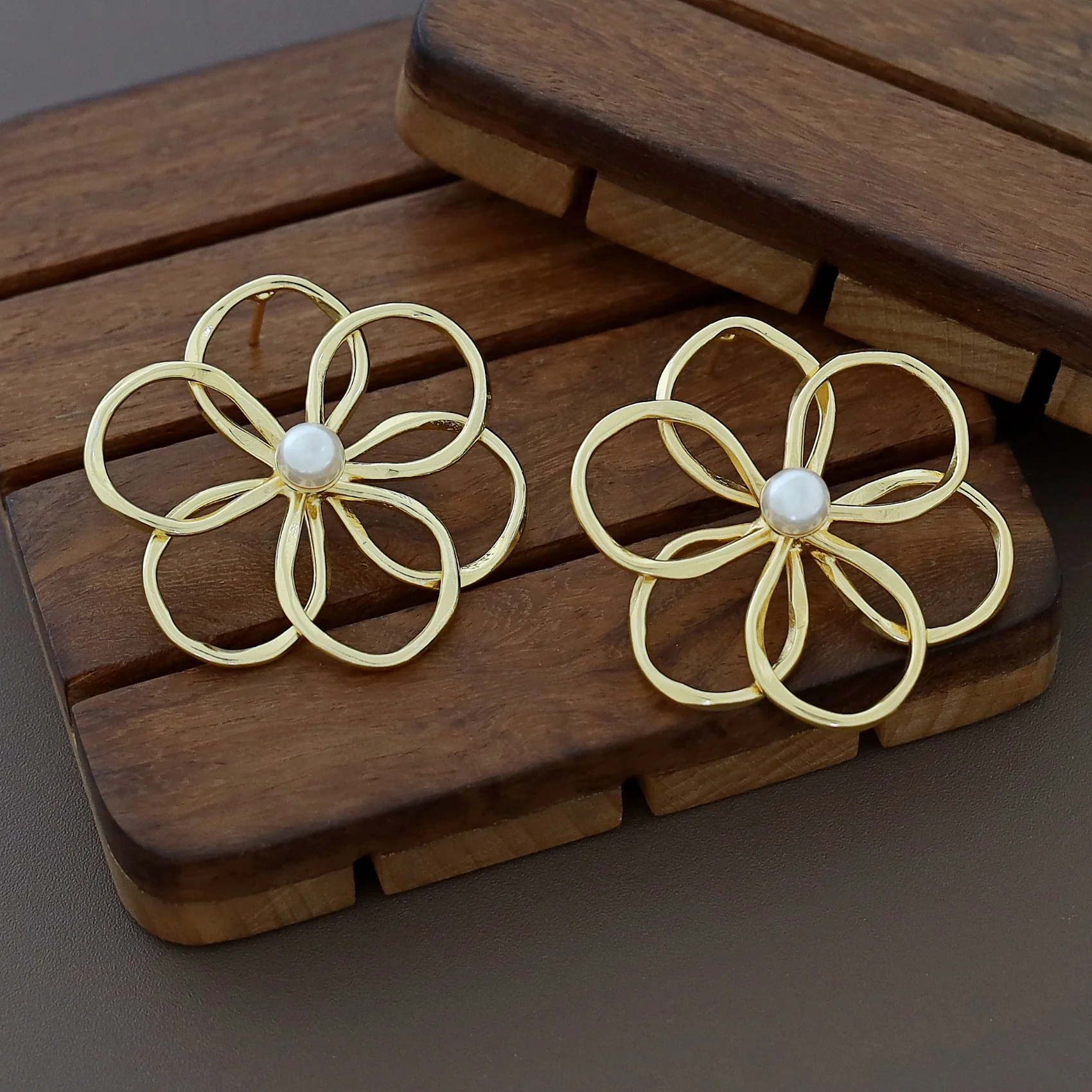 Misha Golden Flower Pearl Earring - Image 3