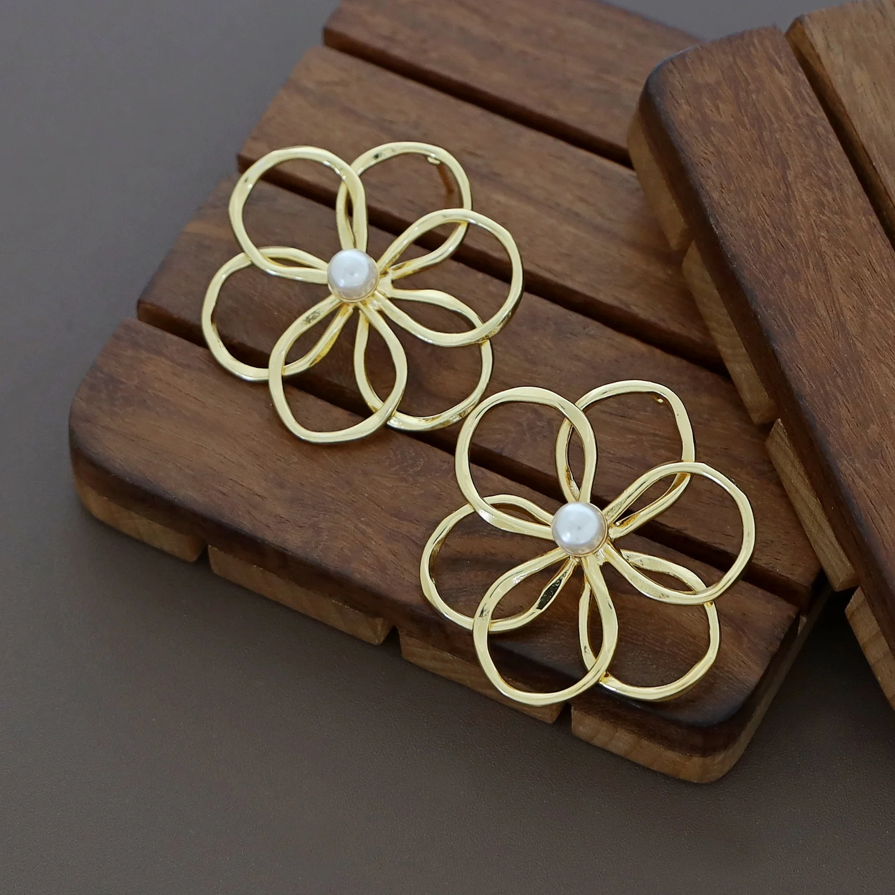 Misha Golden Flower Pearl Earring - Image 4