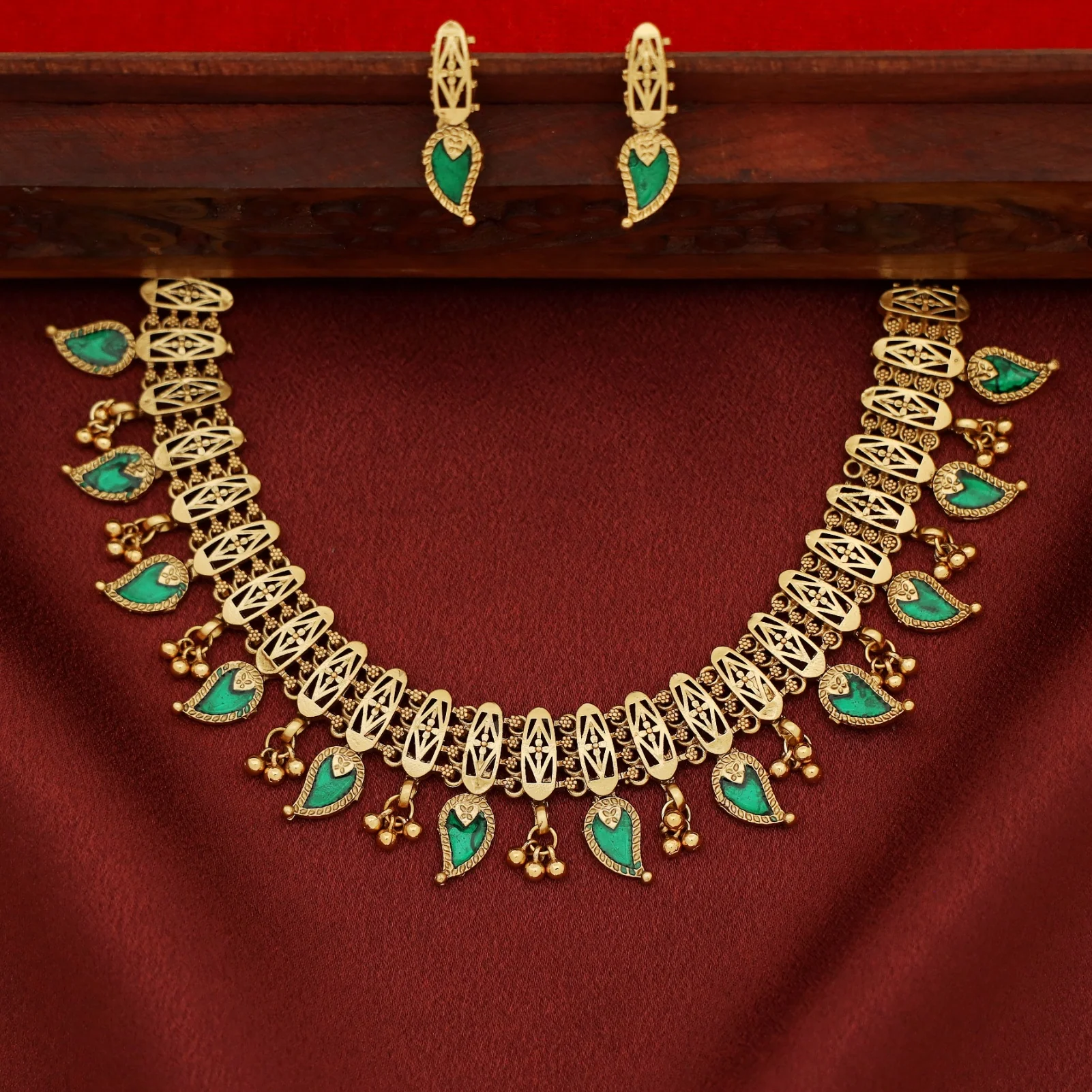 Mishika Enamel Mango Palakka Short Neckpiece With Earring - Image 2