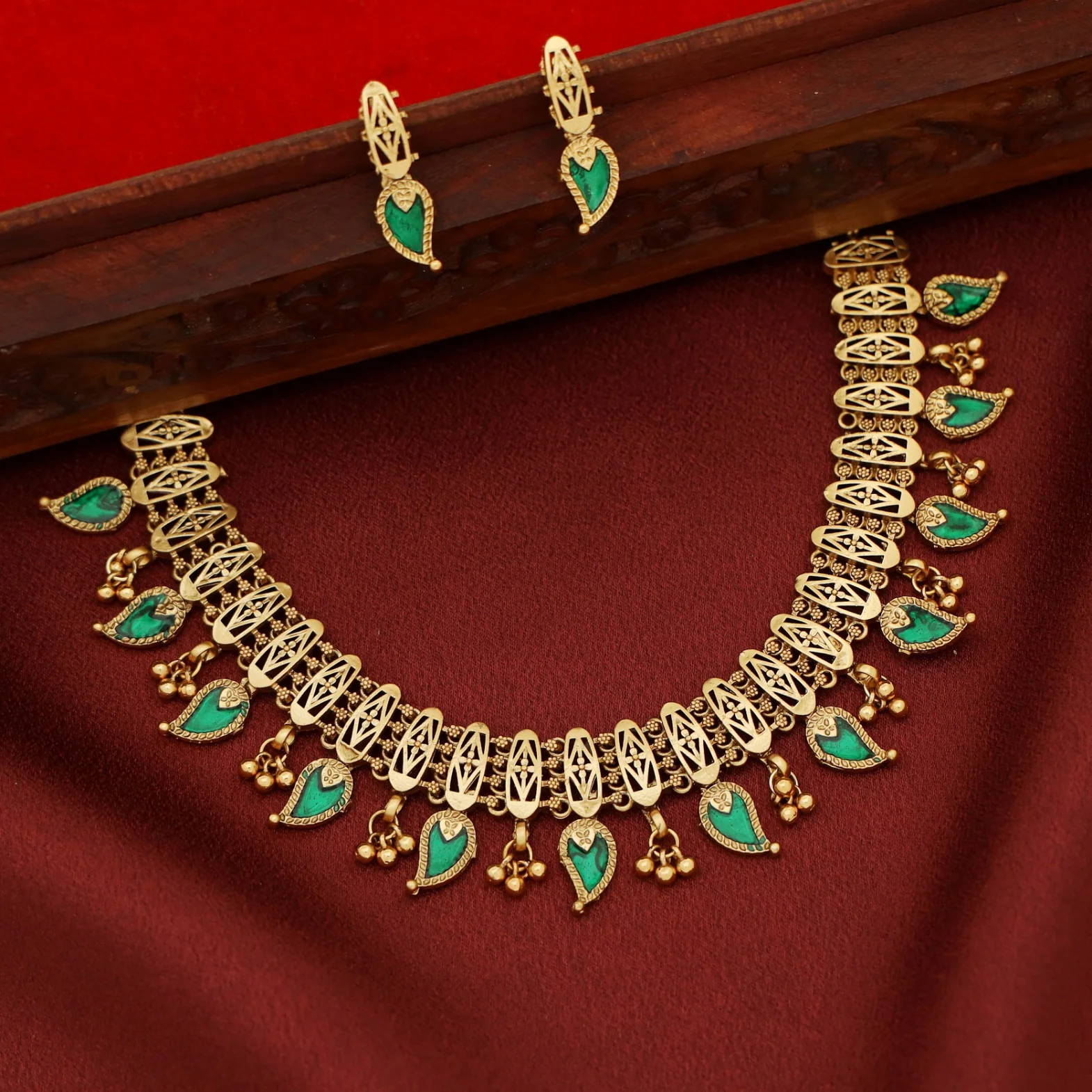 Mishika Enamel Mango Palakka Short Neckpiece With Earring - Image 3