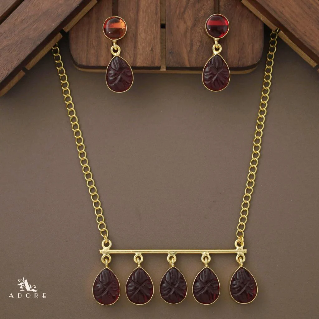 Mizhil 5 Carved Stone Neckpiece With Earring - Image 2
