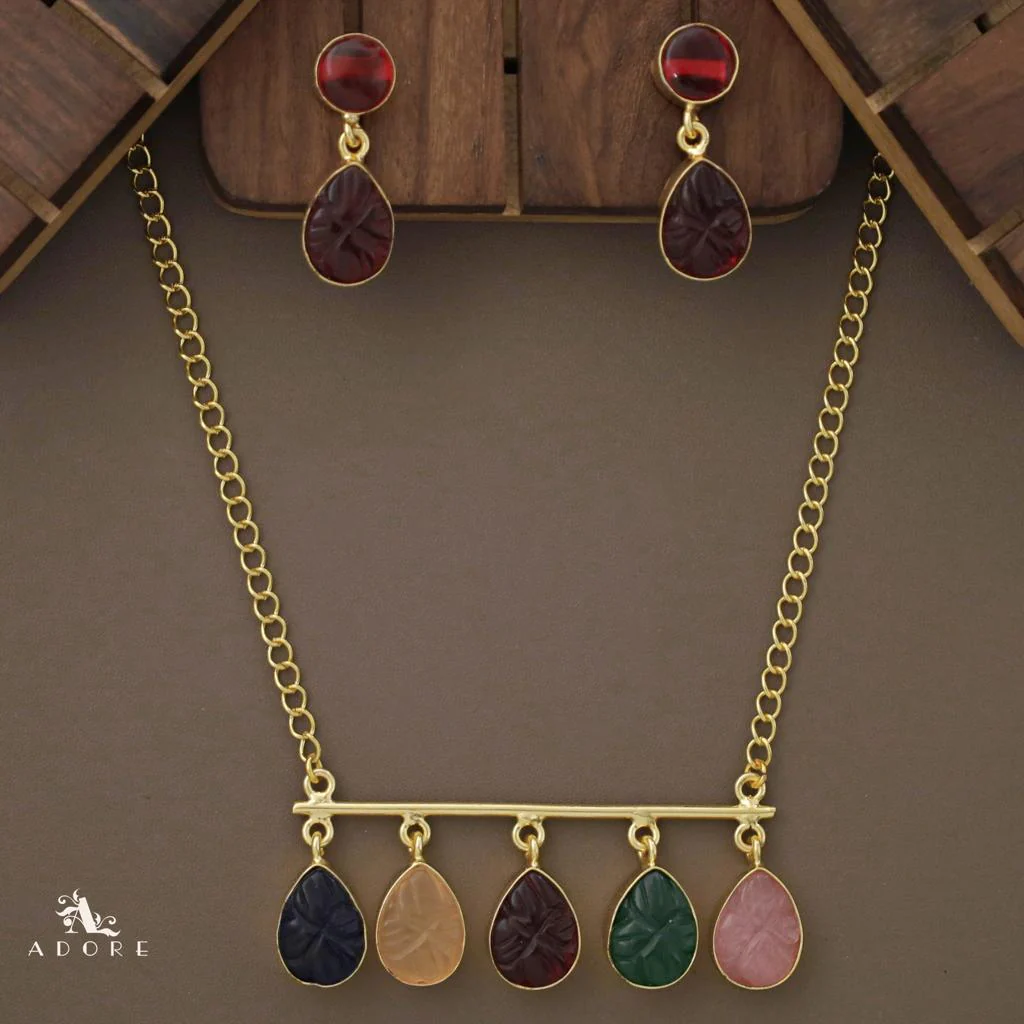 Mizhil 5 Carved Stone Neckpiece With Earring - Image 3