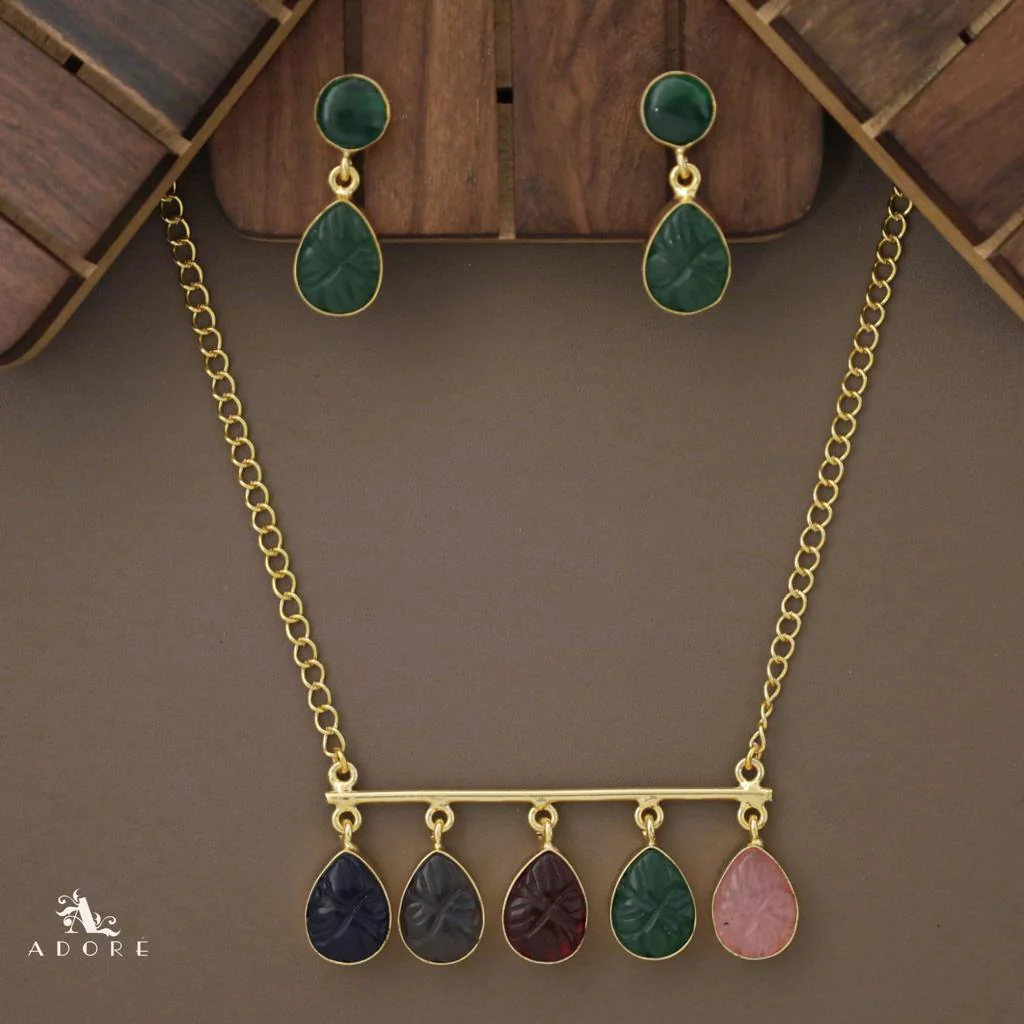 Mizhil 5 Carved Stone Neckpiece With Earring - Image 7