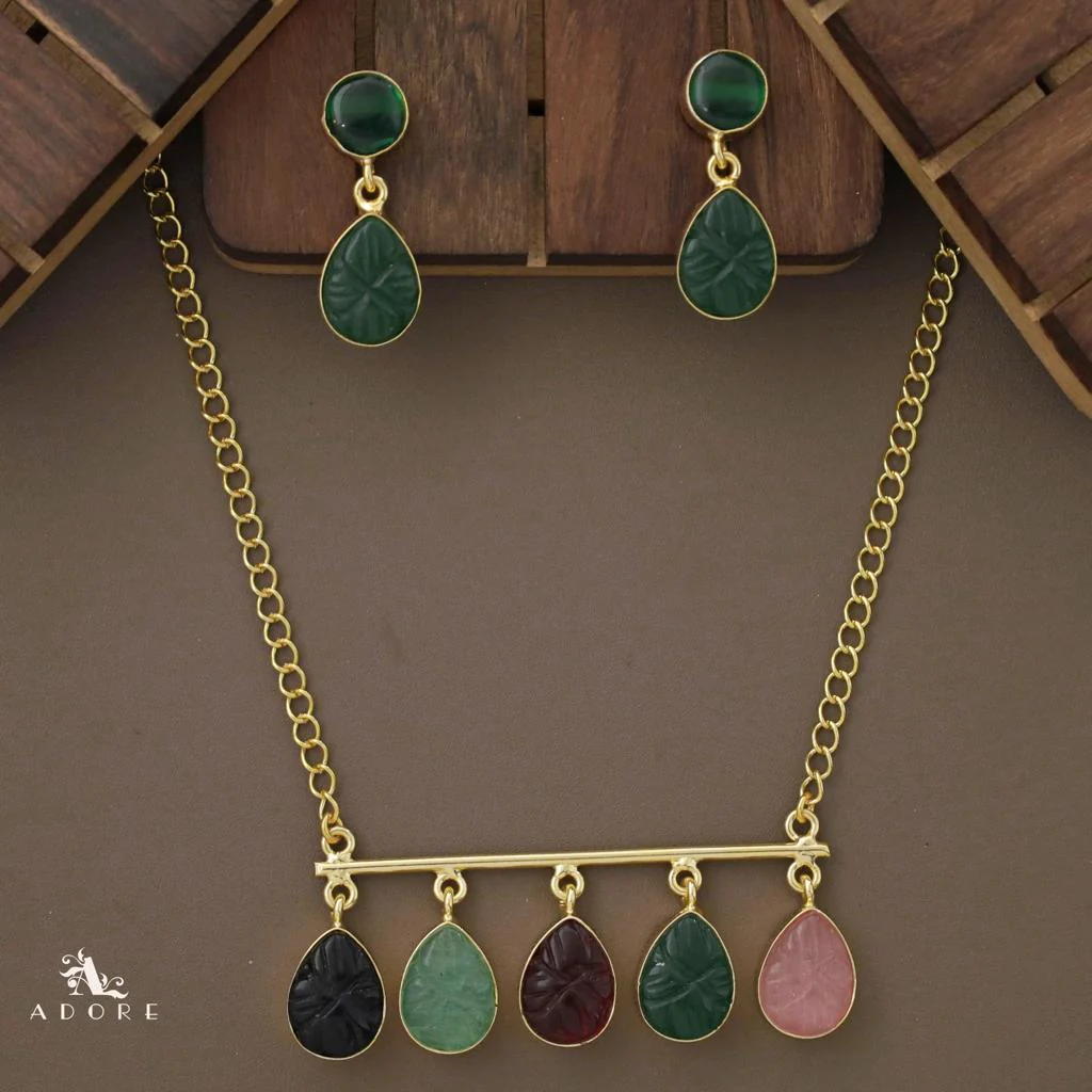 Mizhil 5 Carved Stone Neckpiece With Earring - Image 8