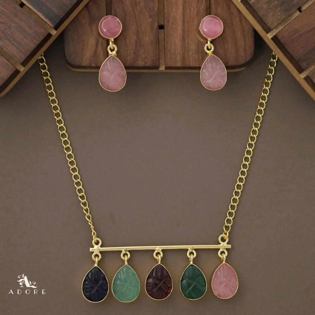 Mizhil 5 Carved Stone Neckpiece With Earring - Image 9