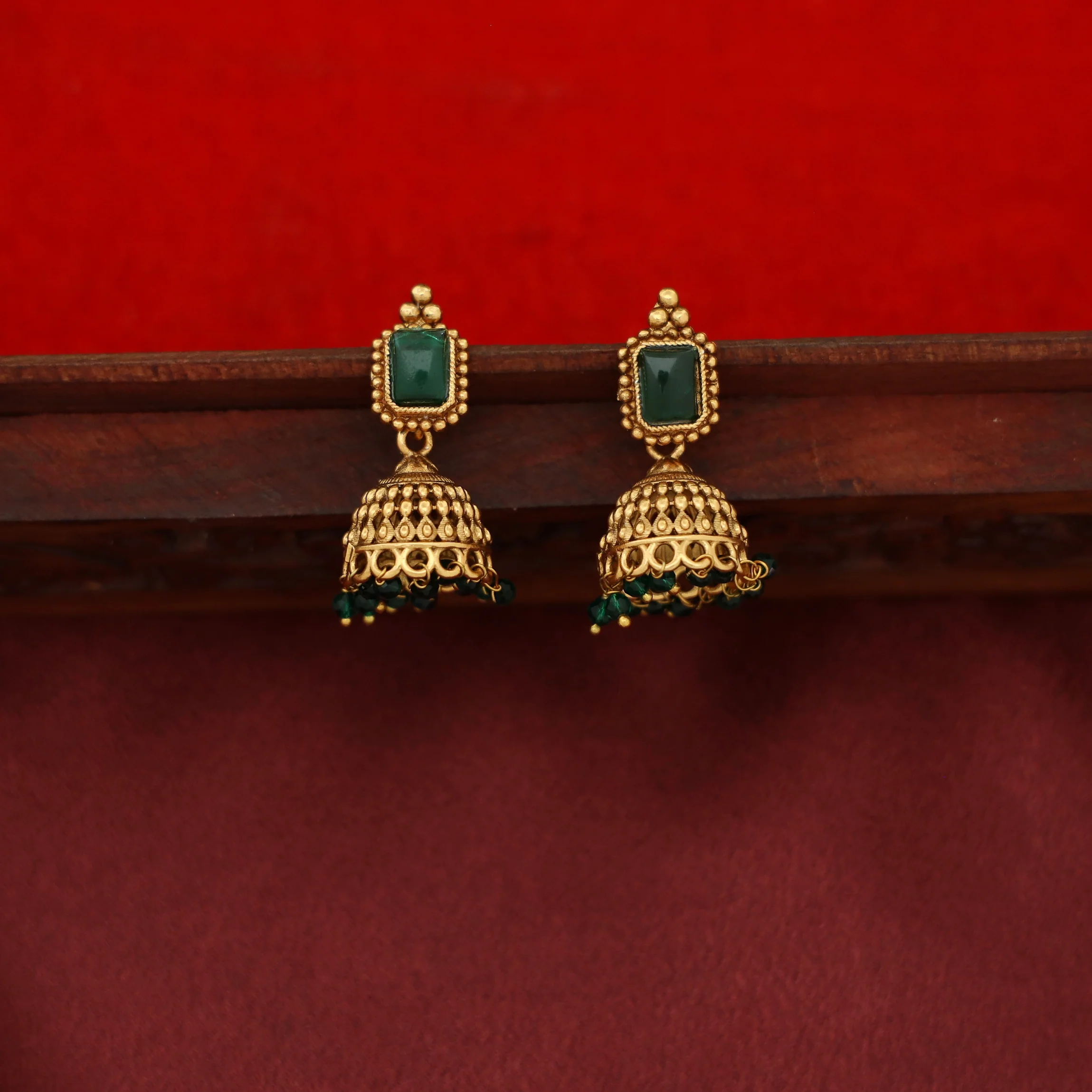 Mohana Cluster Pearl Bead Short Neckpiece with Earring - Image 5
