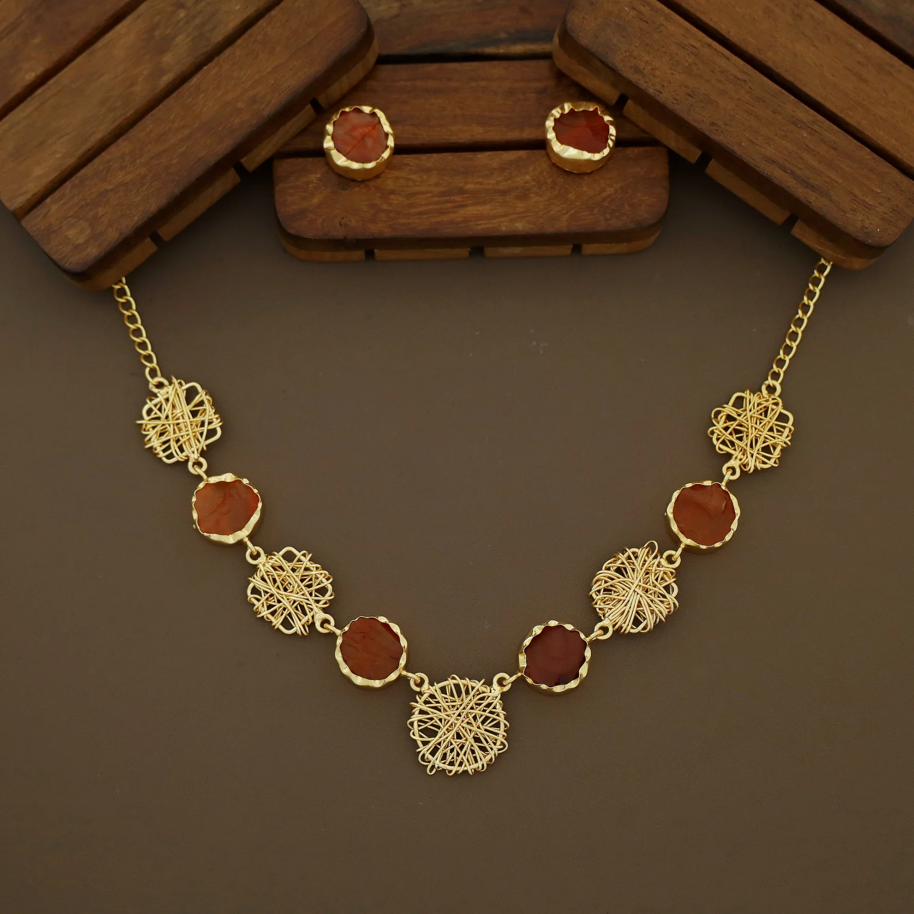 Monica Wired Circle + Square Raw Stone Short Neckpiece With Stud - Image 4