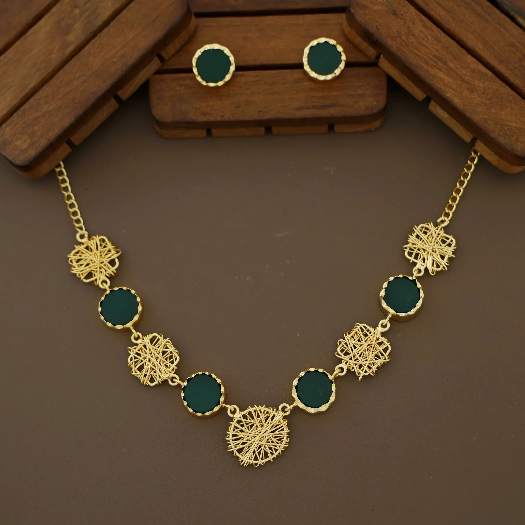 Monica Wired Circle + Square Raw Stone Short Neckpiece With Stud - Image 5