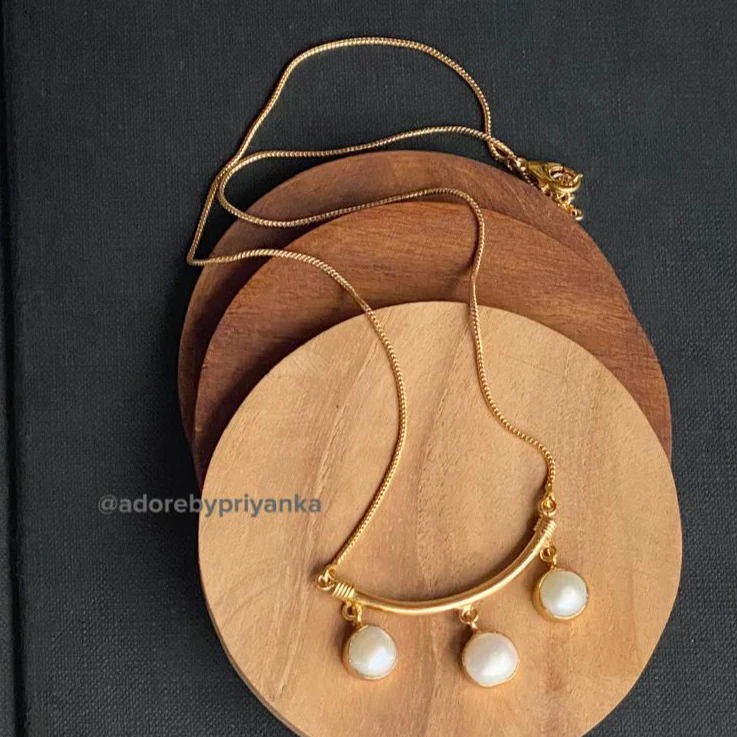 Moon Pearl Neckpiece - Image 3