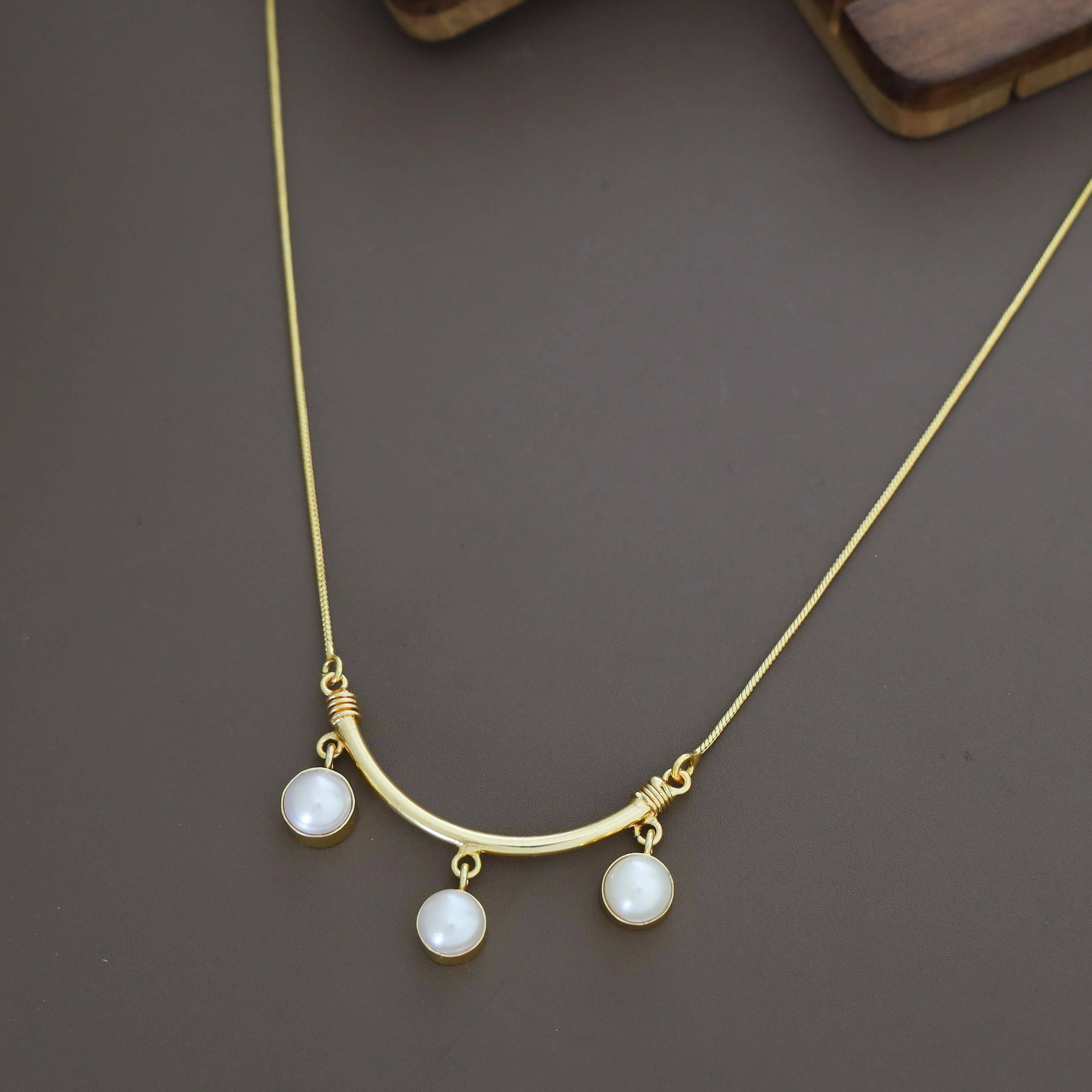 Moon Pearl Neckpiece - Image 6