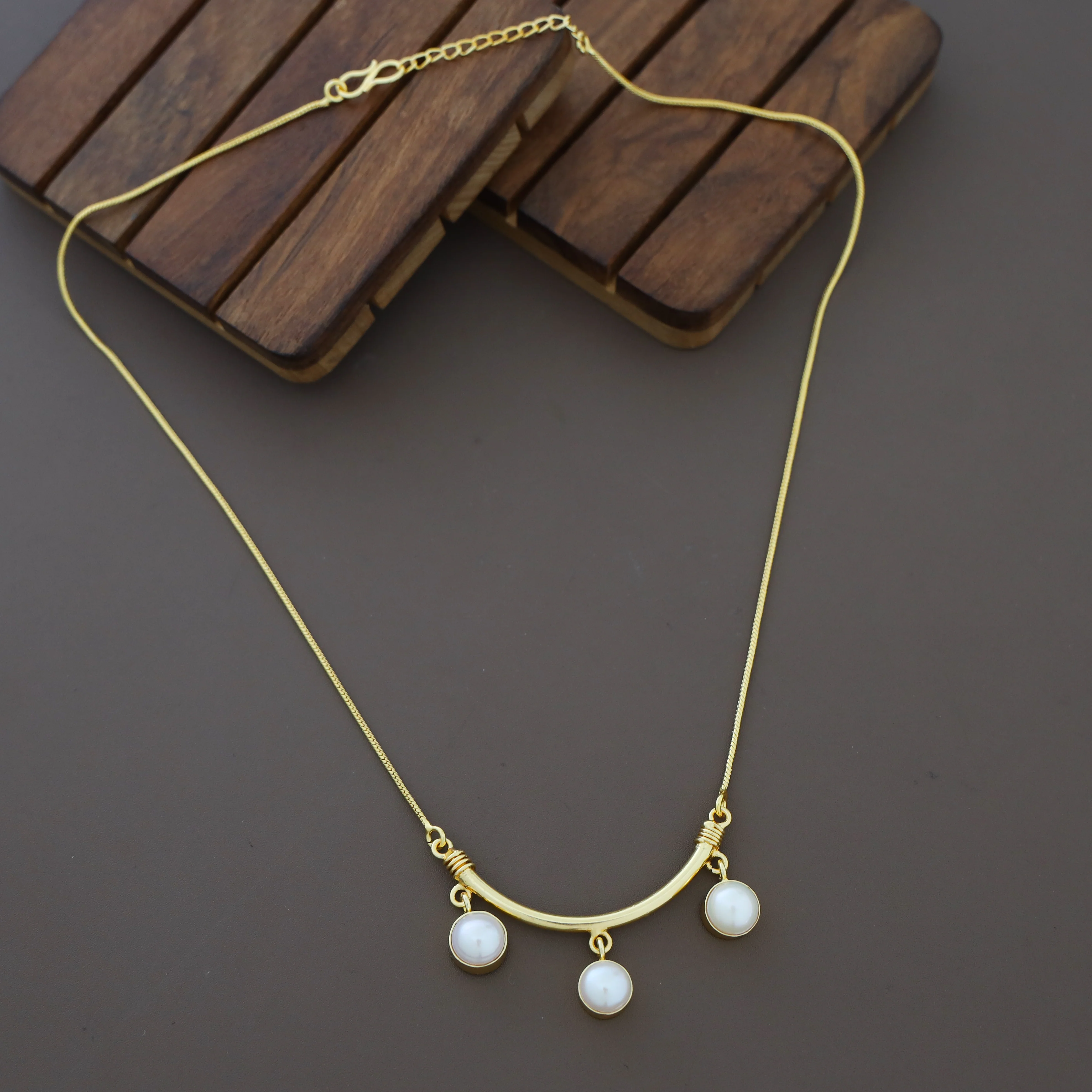 Moon Pearl Neckpiece - Image 7