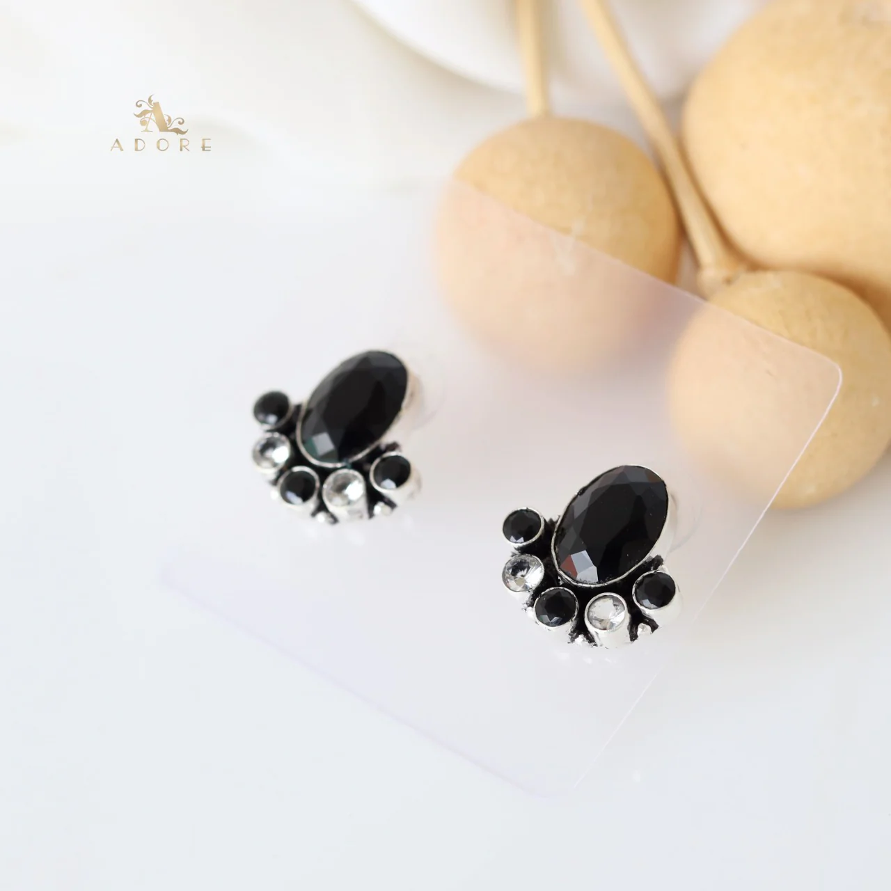 Moshi Oval Glossy Earring - Image 4