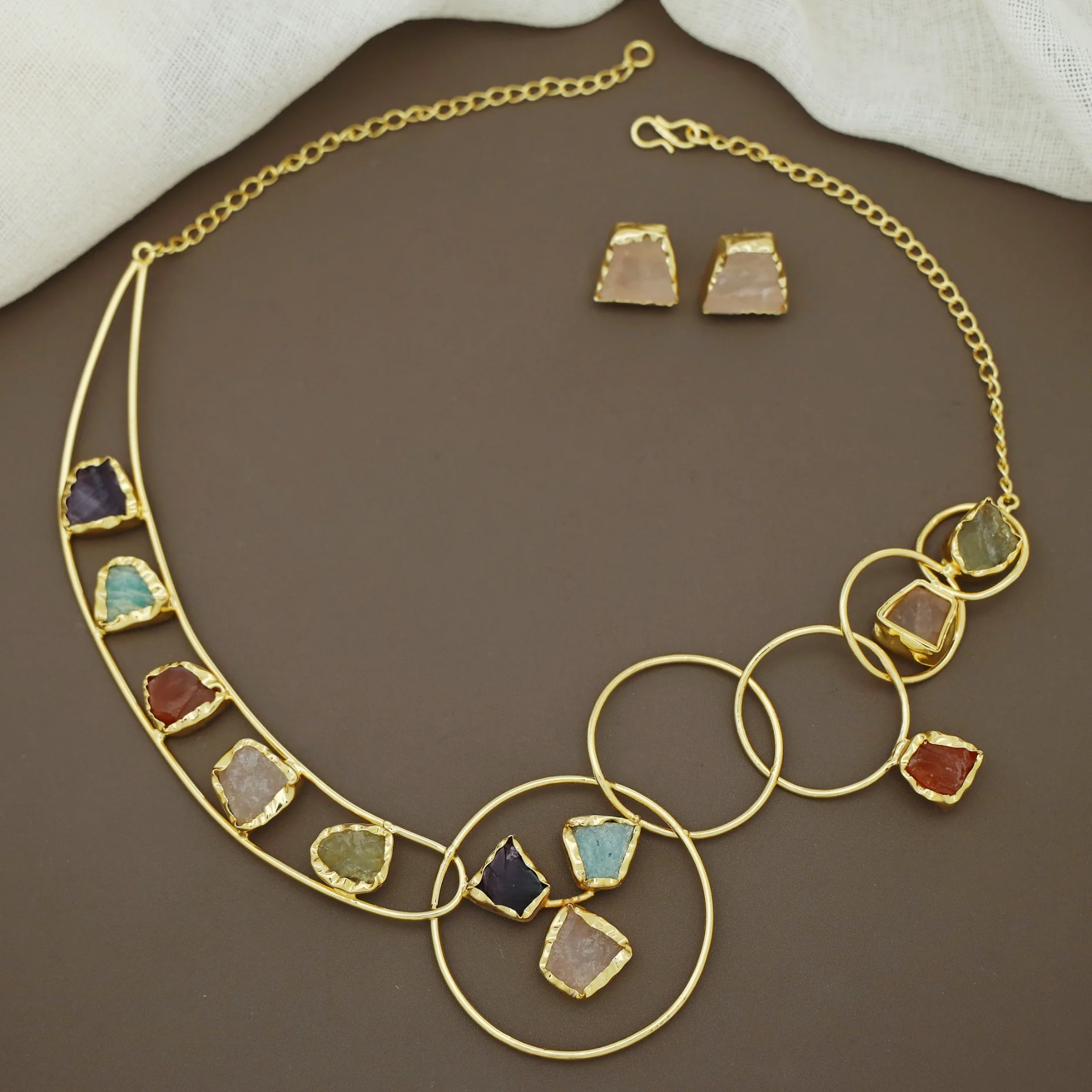 Multicolour Raw Stone 5 Circle Neckpiece With Stud - Image 2