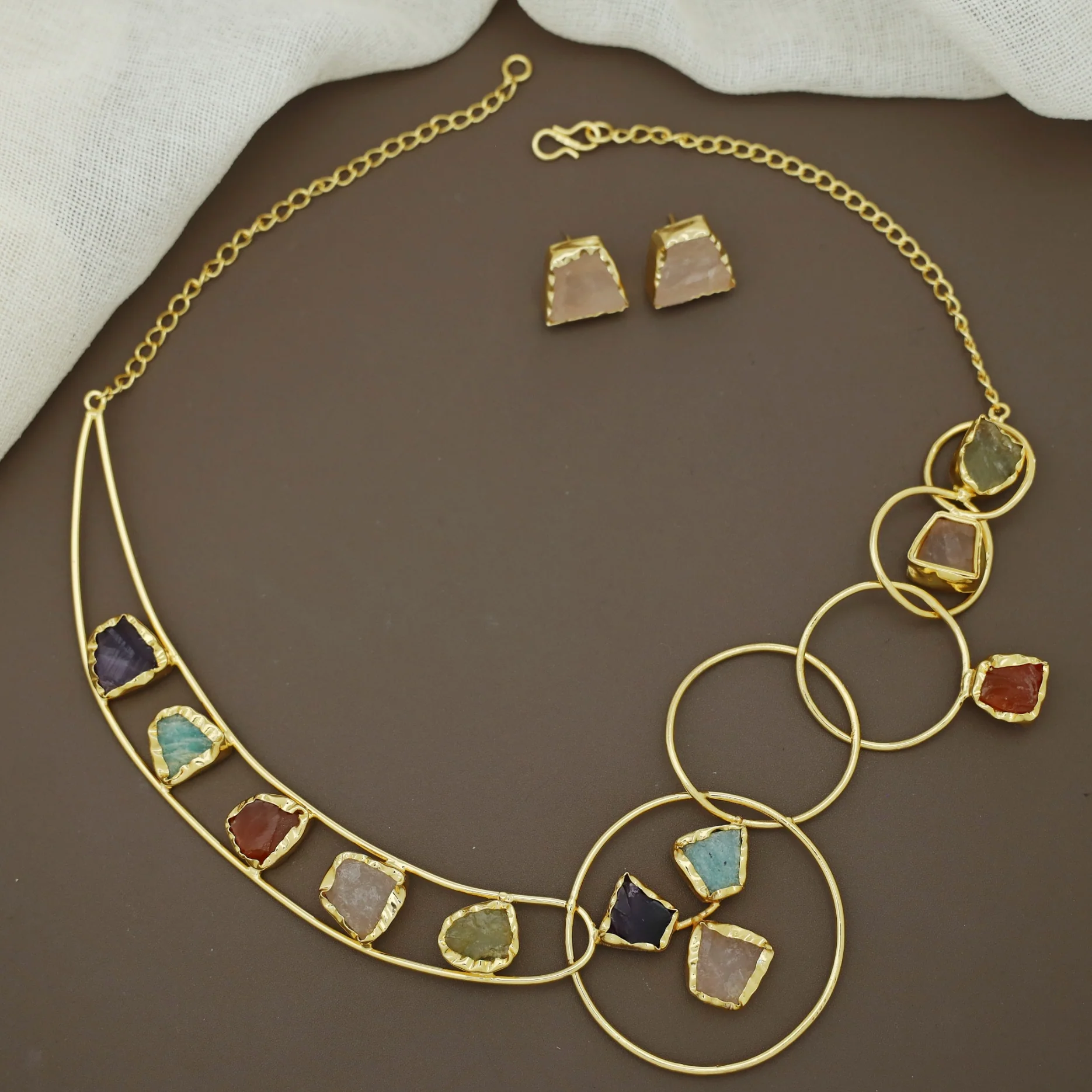 Multicolour Raw Stone 5 Circle Neckpiece With Stud - Image 3