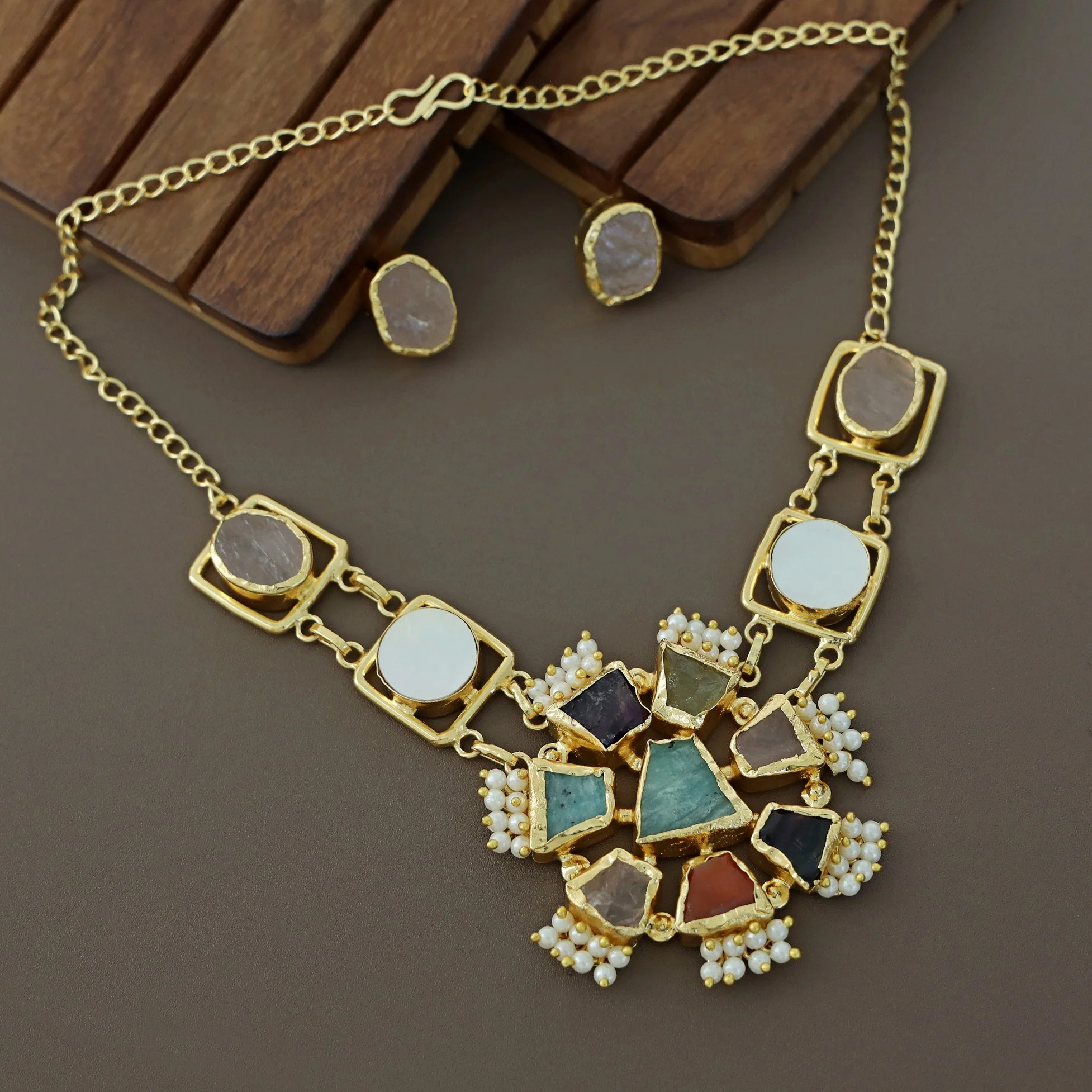 Multicolour Raw Stone + Cluster Pearl Neckpiece With Stud - Image 4