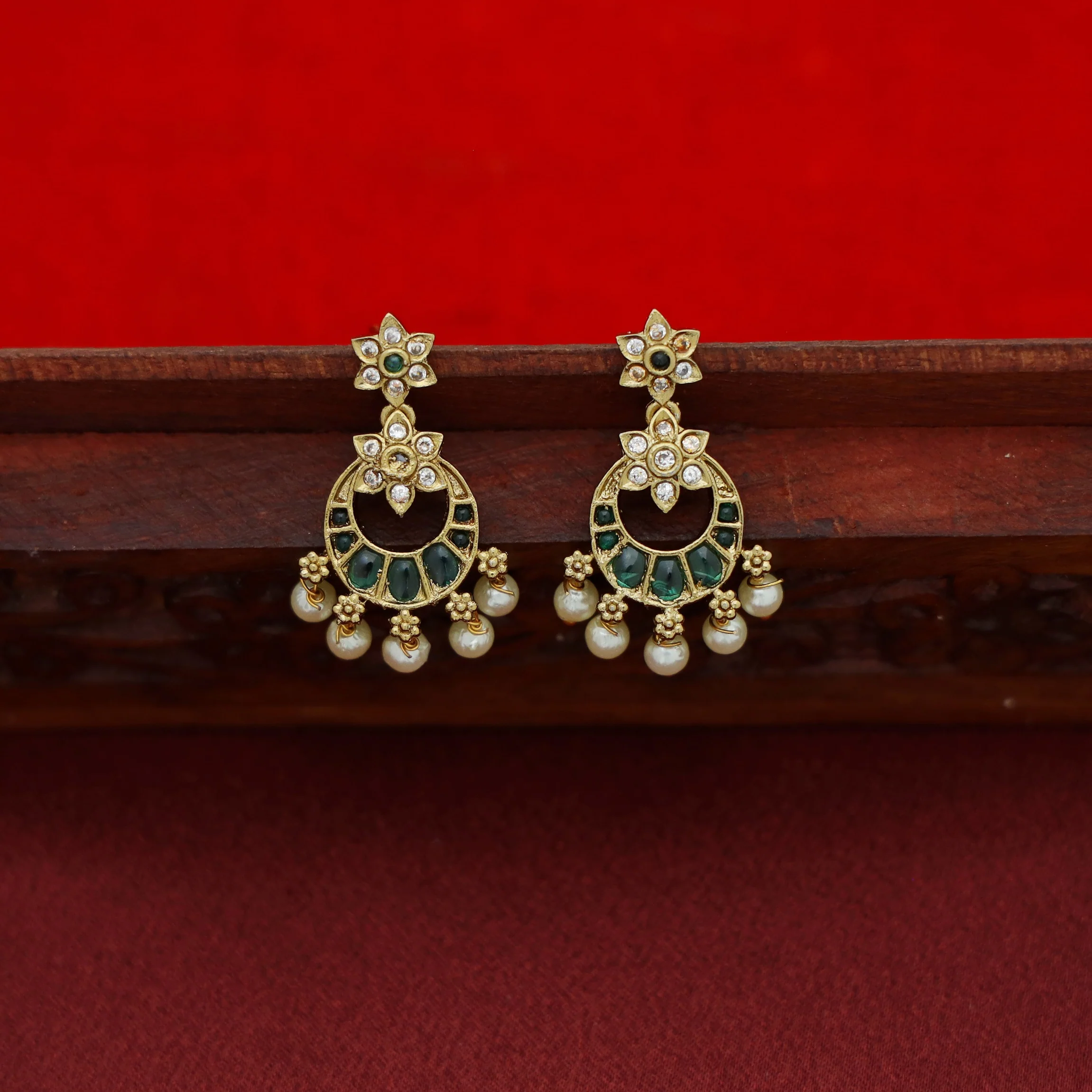 Mumtaz Half Moon and Flower Neckpiece with Earring - Image 5