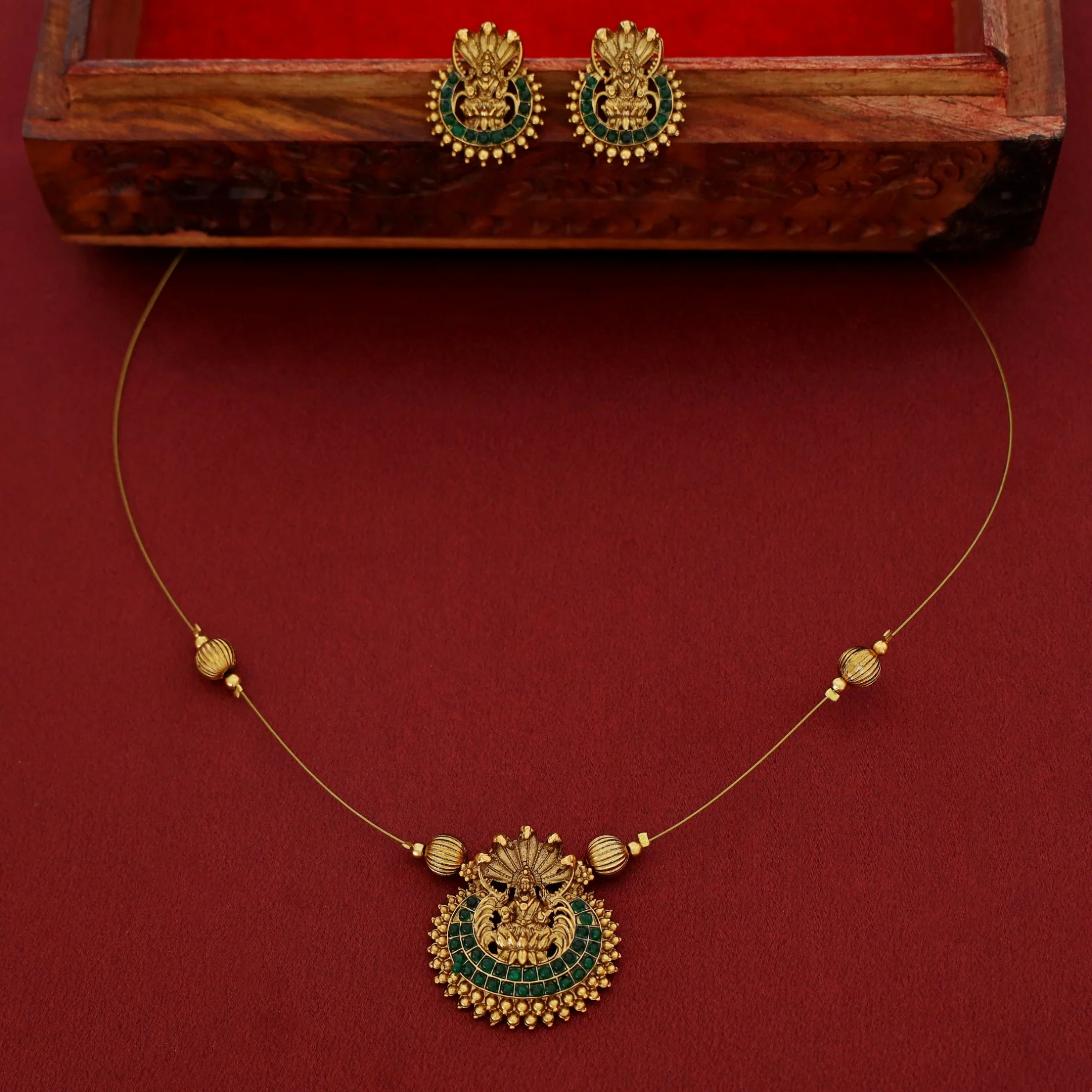 Naga Lakshmi Pendant String Neckpiece With Earring - Image 3