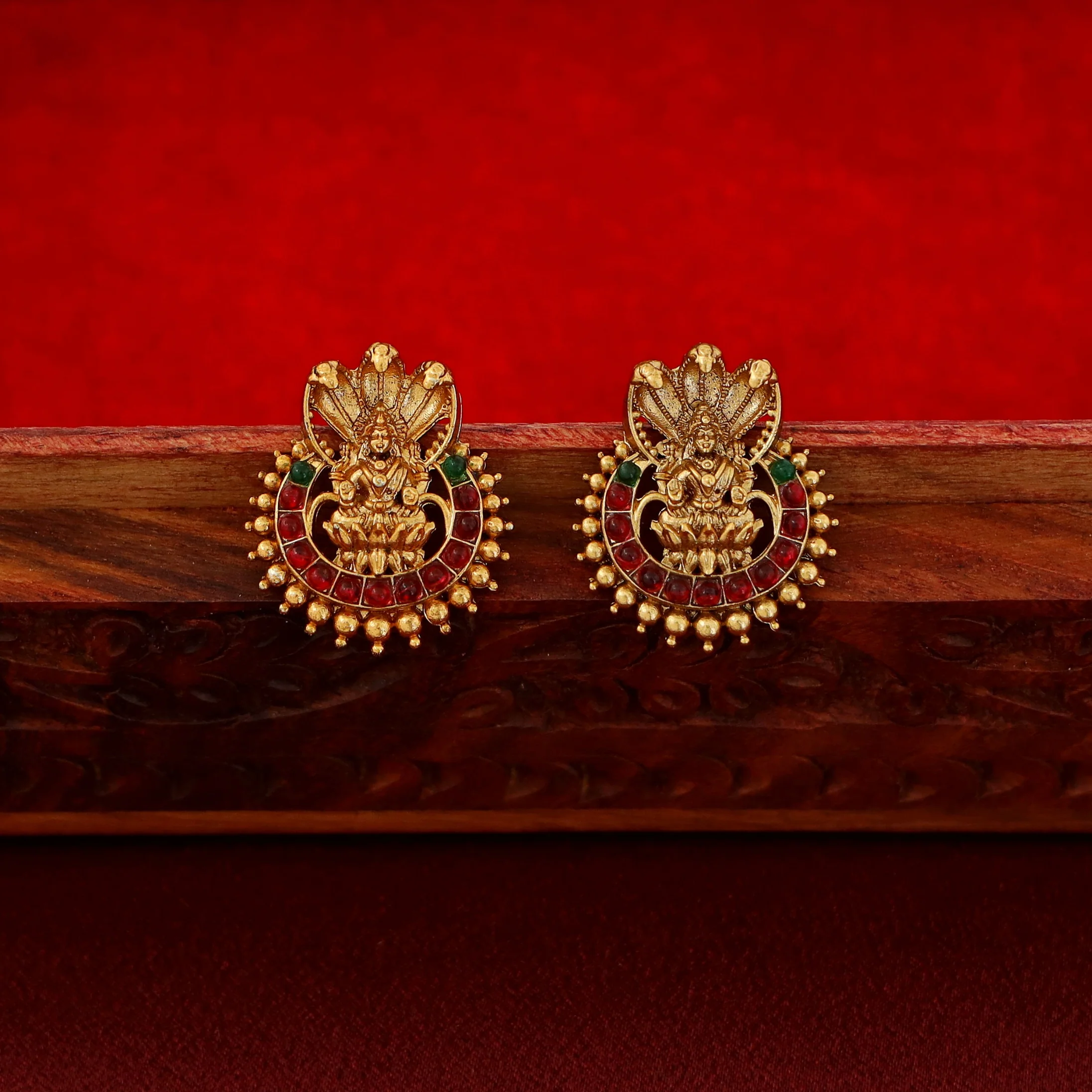 Naga Lakshmi Pendant String Neckpiece With Earring - Image 7