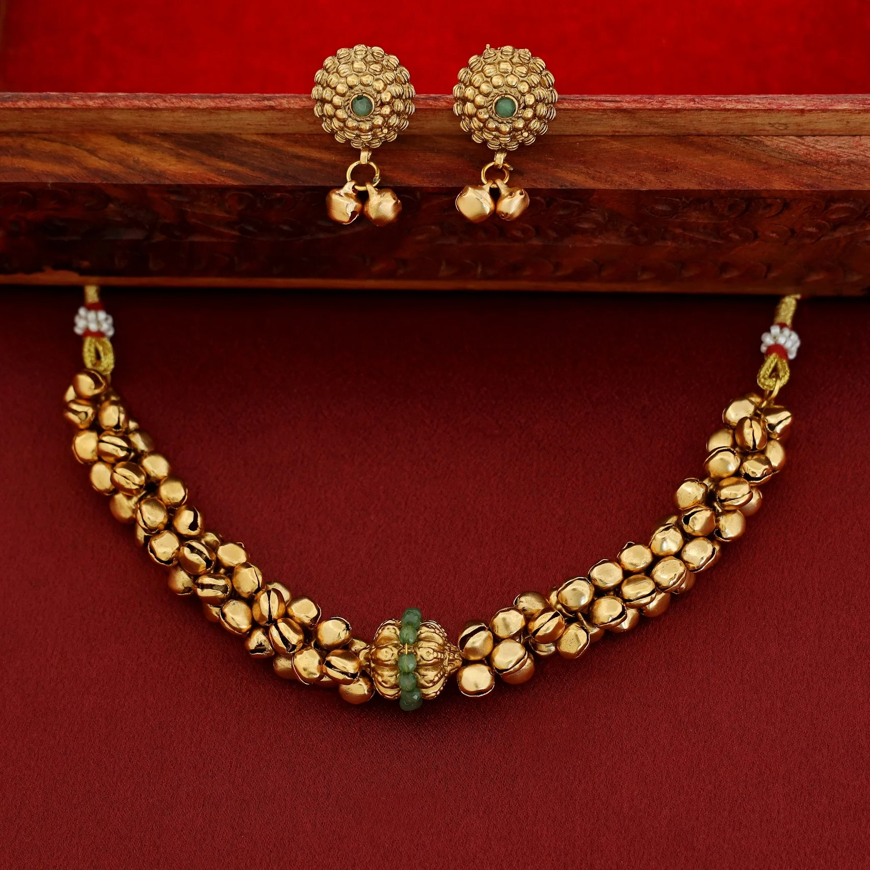 Narmada Ghungroo Short Neckpiece With Earring - Image 4