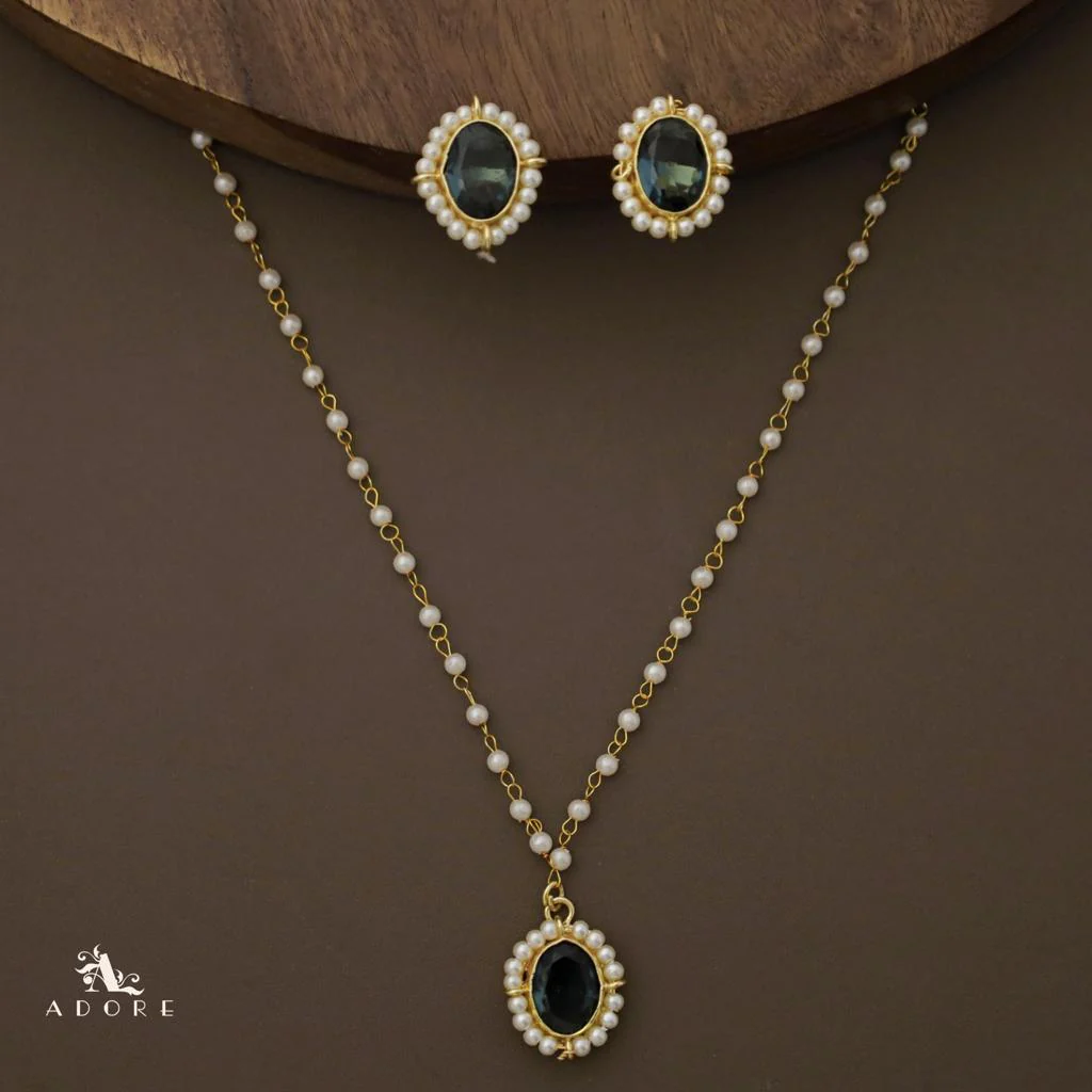 Nasmiya Cluster Pearl Glossy Oval Neckpiece With Stud - Image 5