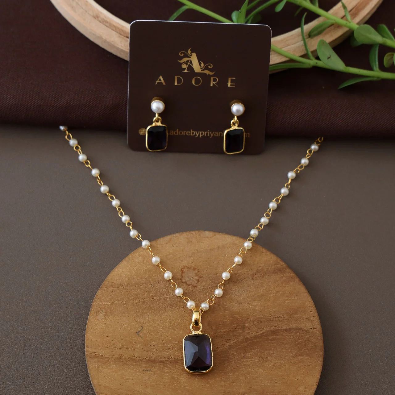 Nasmiya Rectangle Glossy Neckpiece With Earring - Image 10