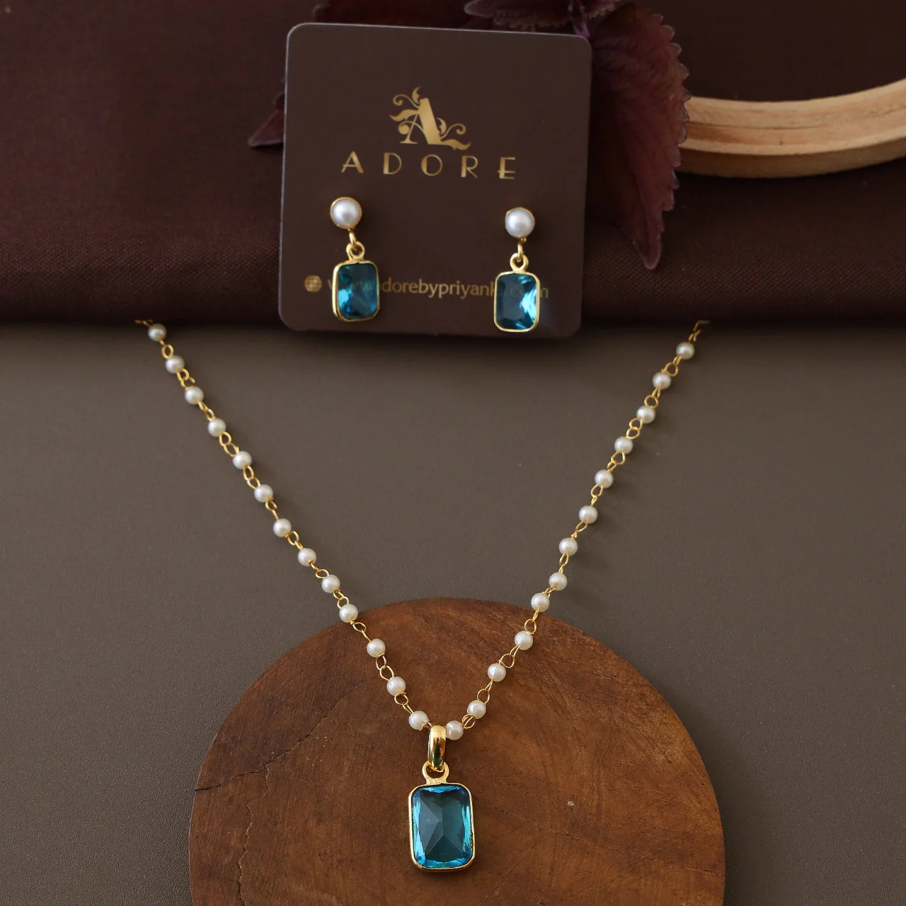 Nasmiya Rectangle Glossy Neckpiece With Earring - Image 11