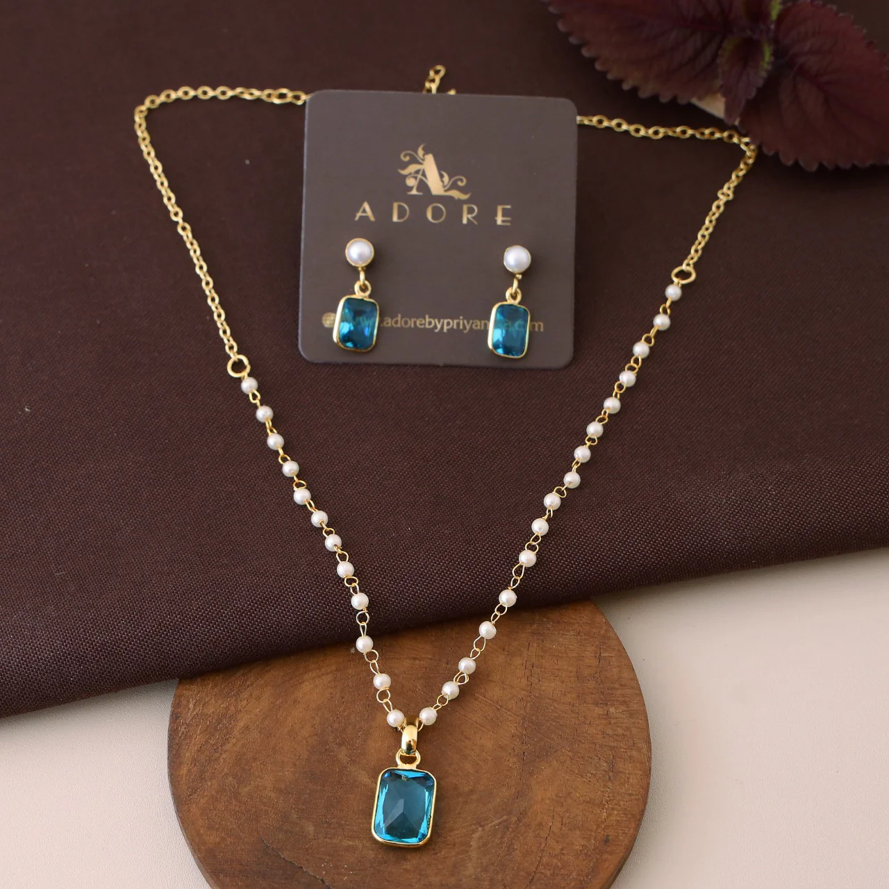 Nasmiya Rectangle Glossy Neckpiece With Earring - Image 12