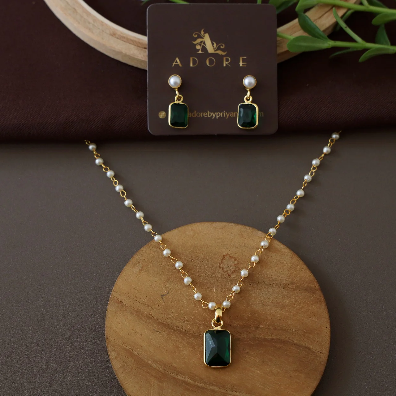 Nasmiya Rectangle Glossy Neckpiece With Earring - Image 3
