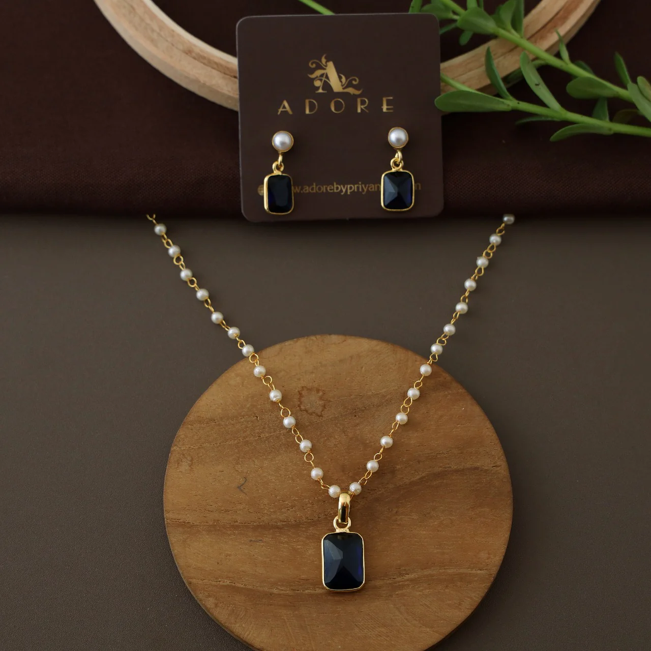Nasmiya Rectangle Glossy Neckpiece With Earring - Image 5