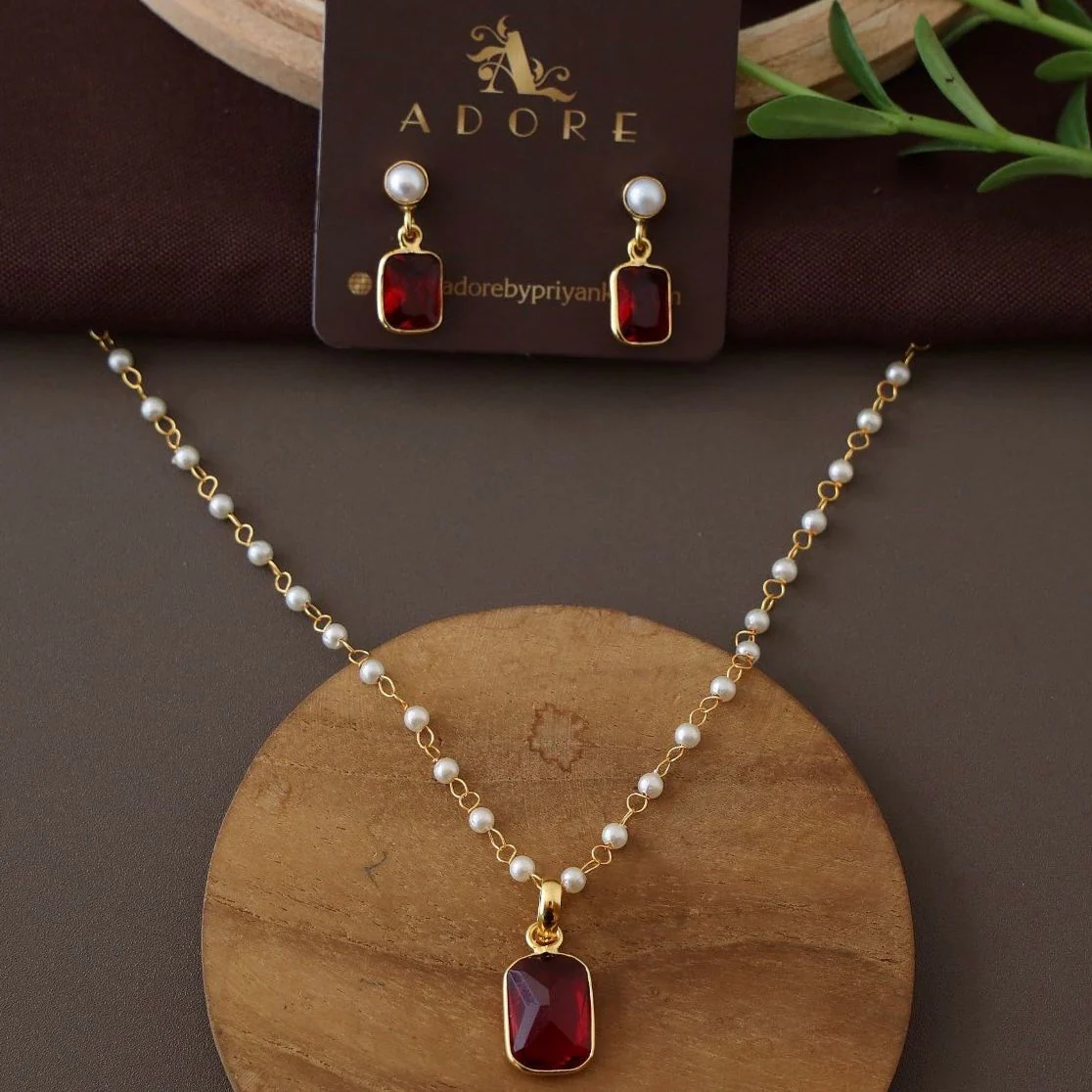 Nasmiya Rectangle Glossy Neckpiece With Earring - Image 6