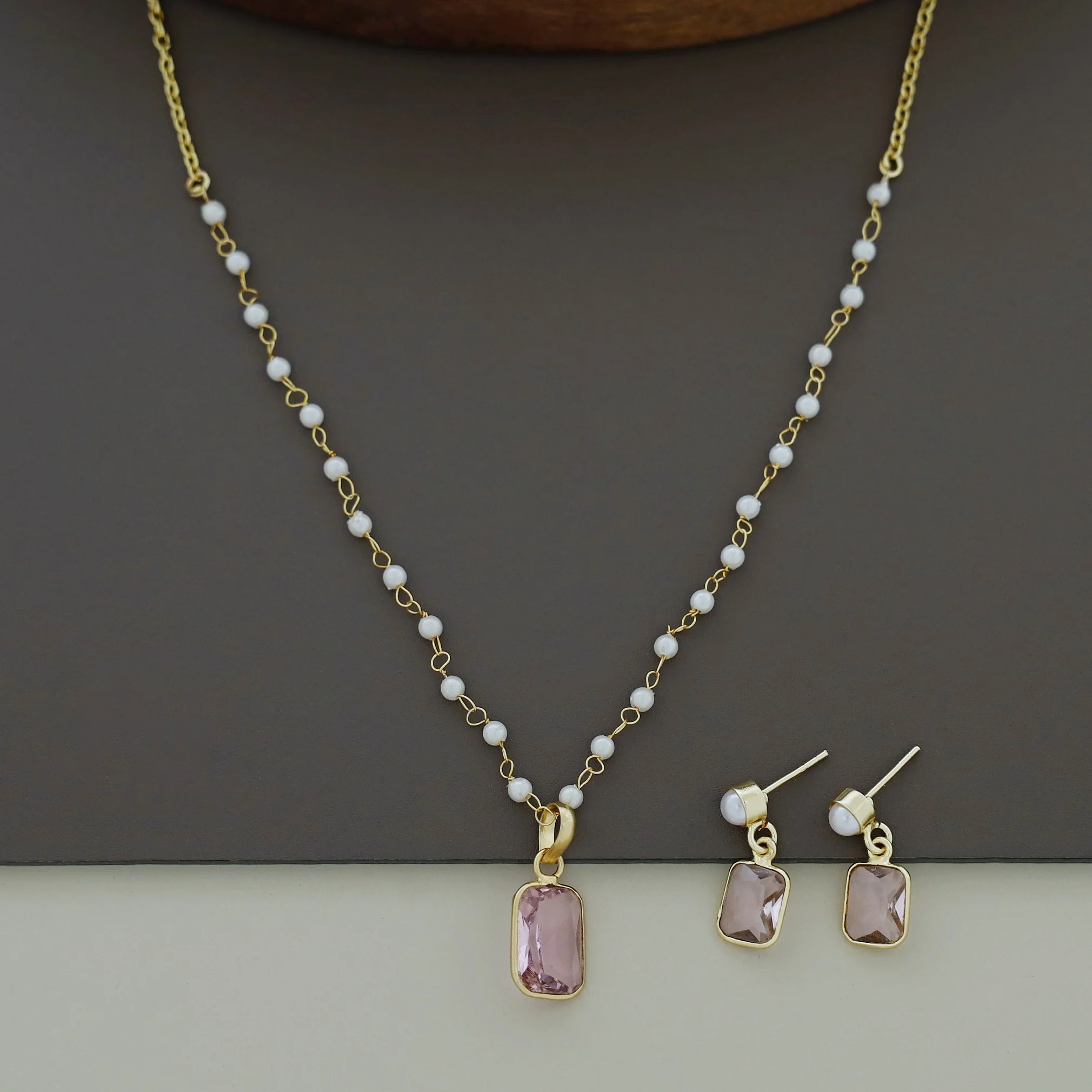 Nasmiya Rectangle Glossy Neckpiece With Earring - Image 7