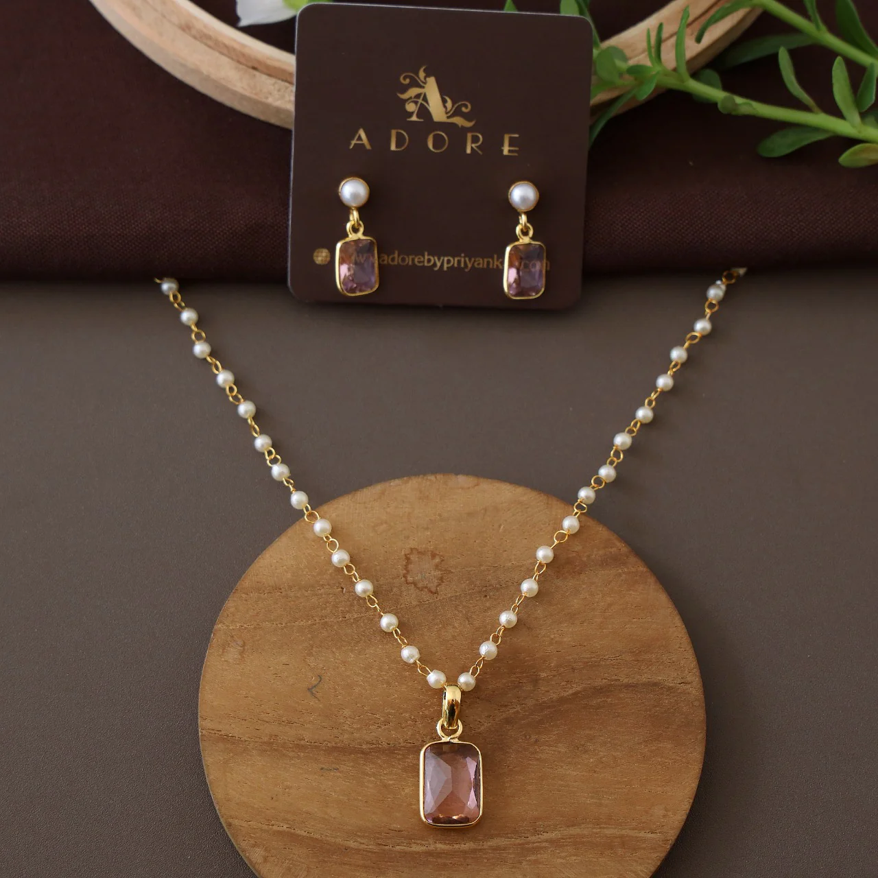Nasmiya Rectangle Glossy Neckpiece With Earring - Image 8