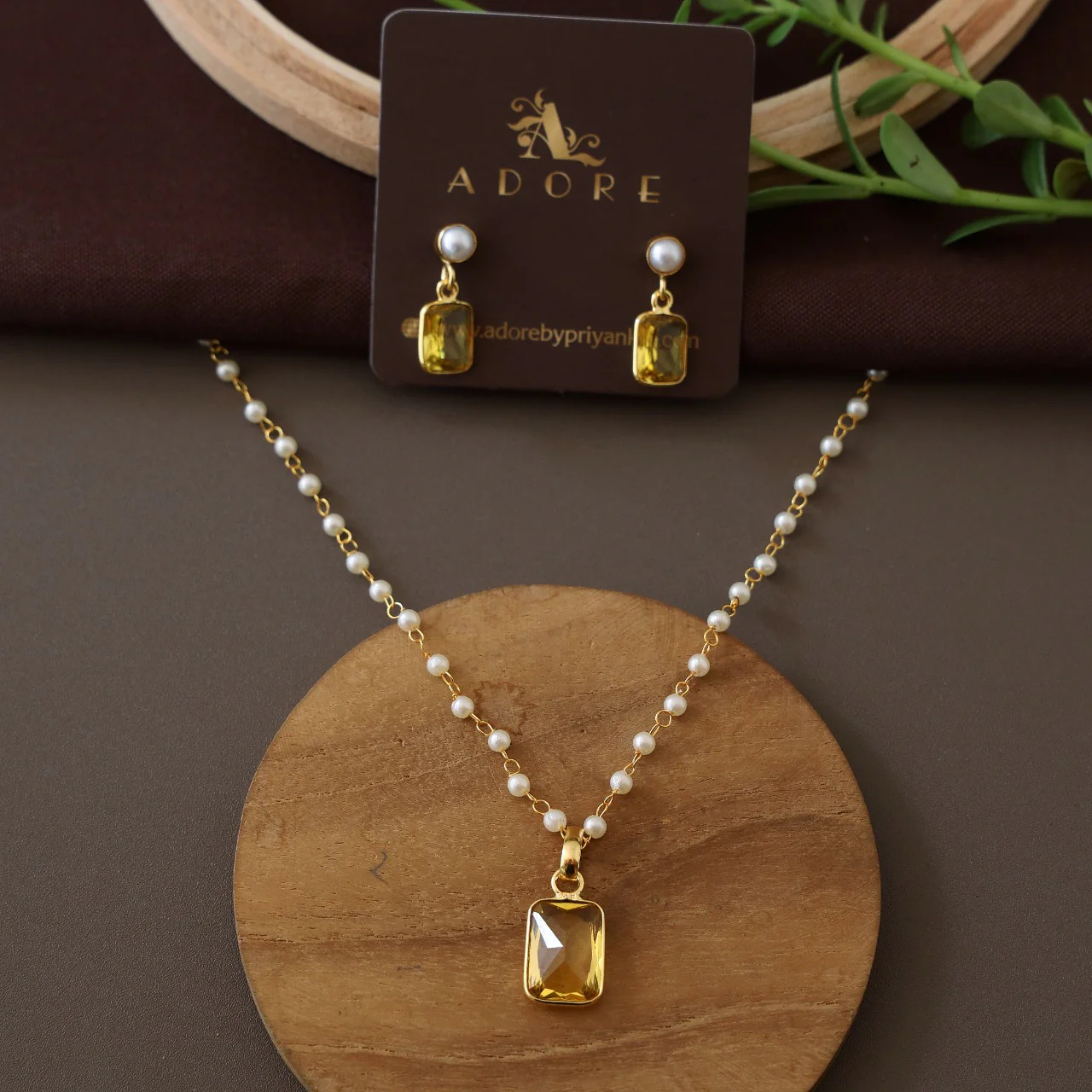 Nasmiya Rectangle Glossy Neckpiece With Earring - Image 9