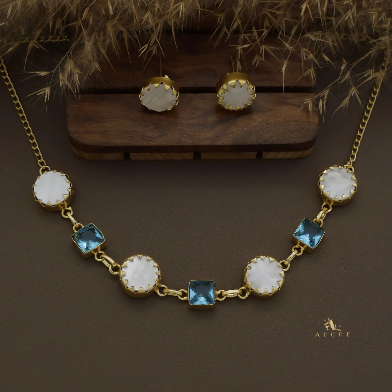 Natasha Round MOP Short Neckpiece / Choker With Stud - Image 10
