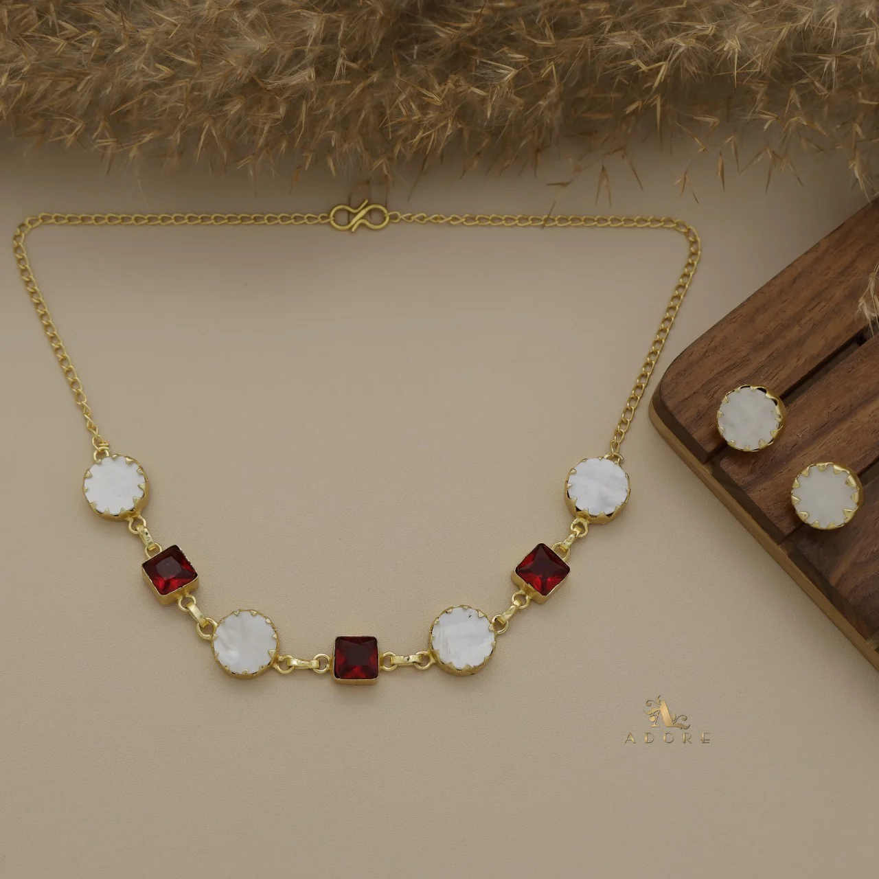Natasha Round MOP Short Neckpiece / Choker With Stud - Image 5
