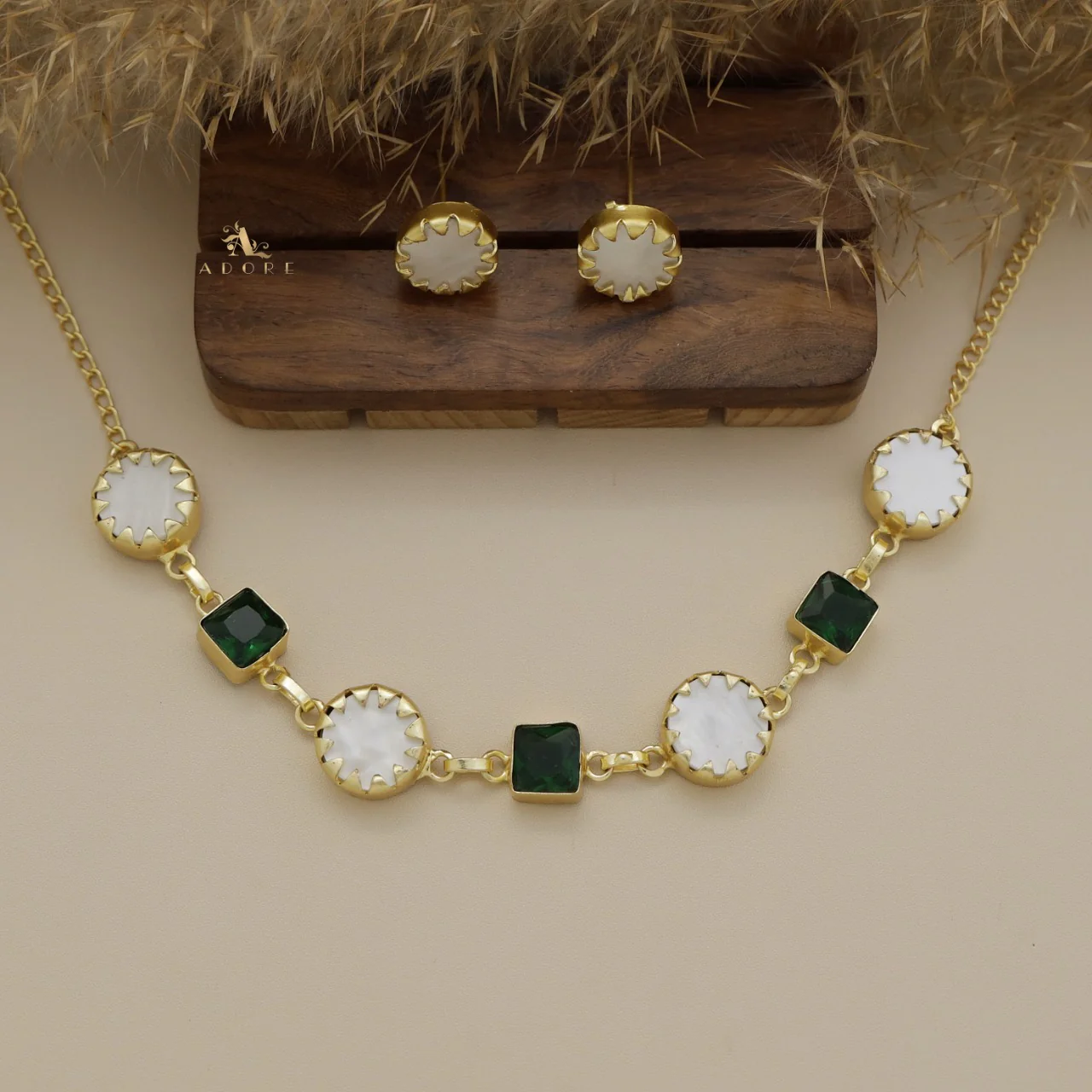 Natasha Round MOP Short Neckpiece / Choker With Stud - Image 6