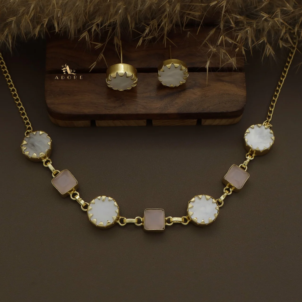 Natasha Round MOP Short Neckpiece / Choker With Stud - Image 7