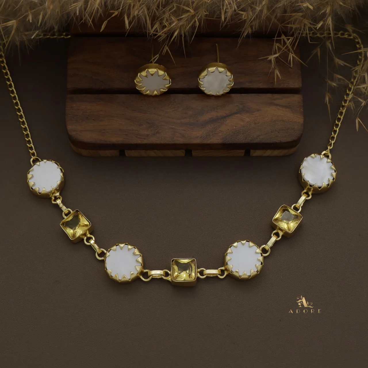 Natasha Round MOP Short Neckpiece / Choker With Stud - Image 8
