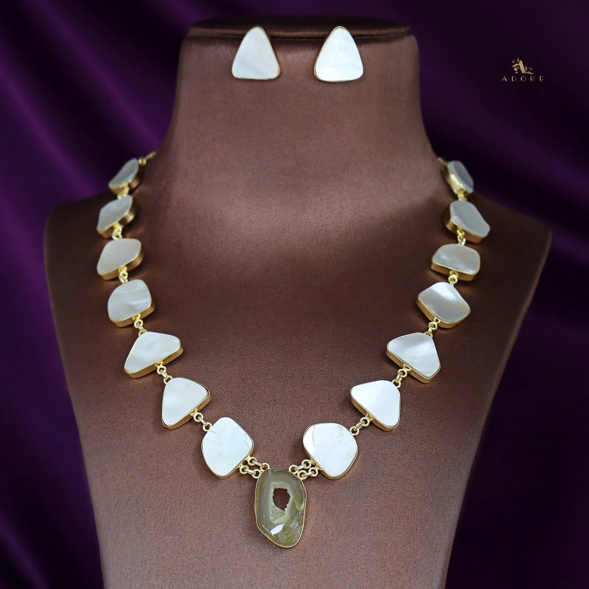 Natural MOP + Agate Stone Neckpiece With Stud - Image 3