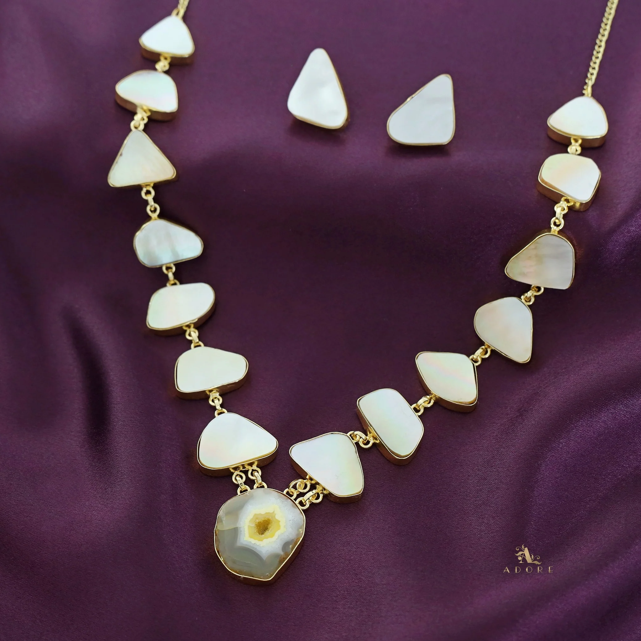 Natural MOP + Agate Stone Neckpiece With Stud - Image 5