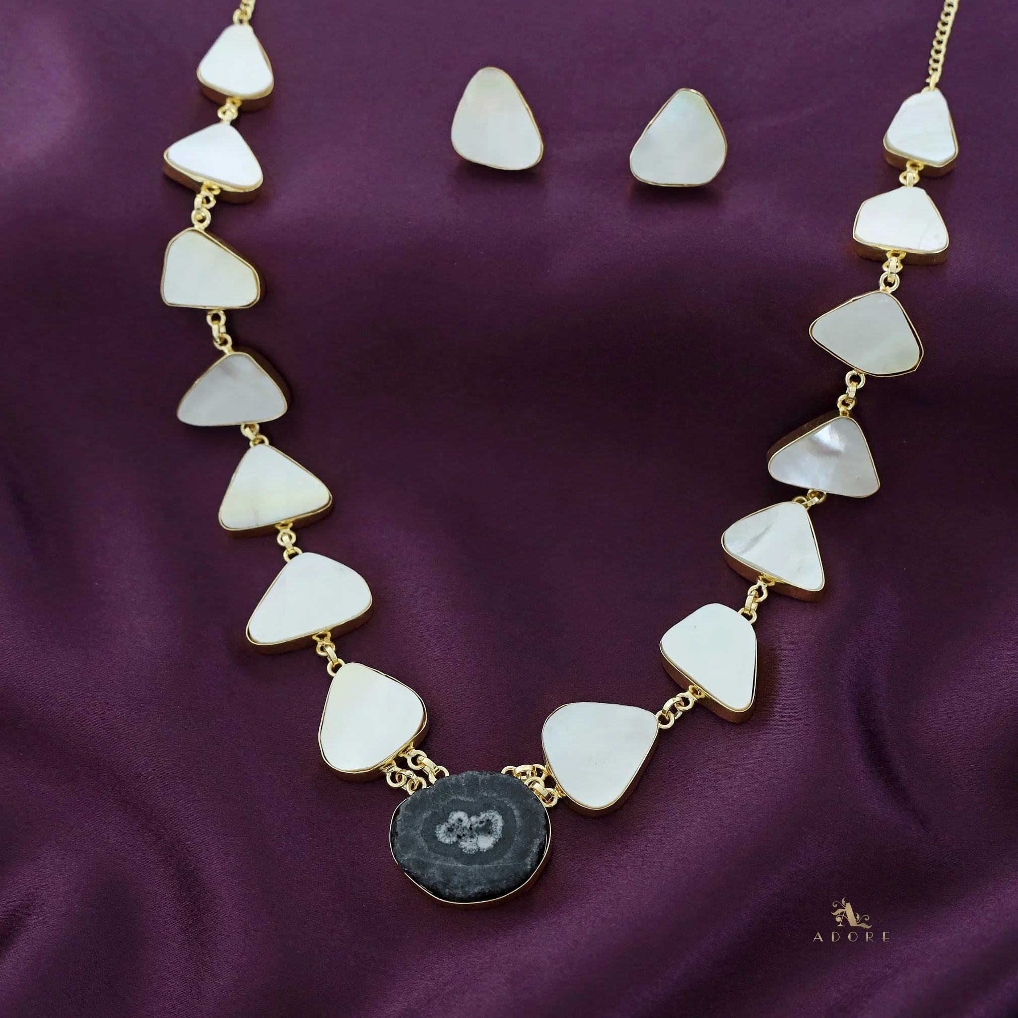 Natural MOP + Agate Stone Neckpiece With Stud - Image 7