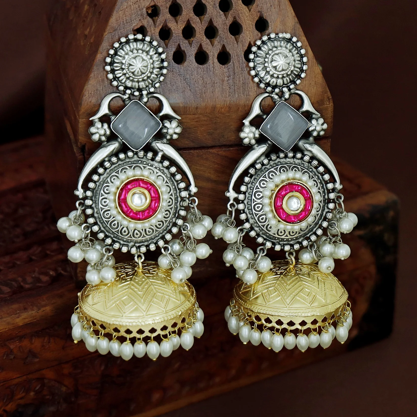 Nayanika Kashmiri Dual Tone Glossy Pearl Jhumka - Image 10