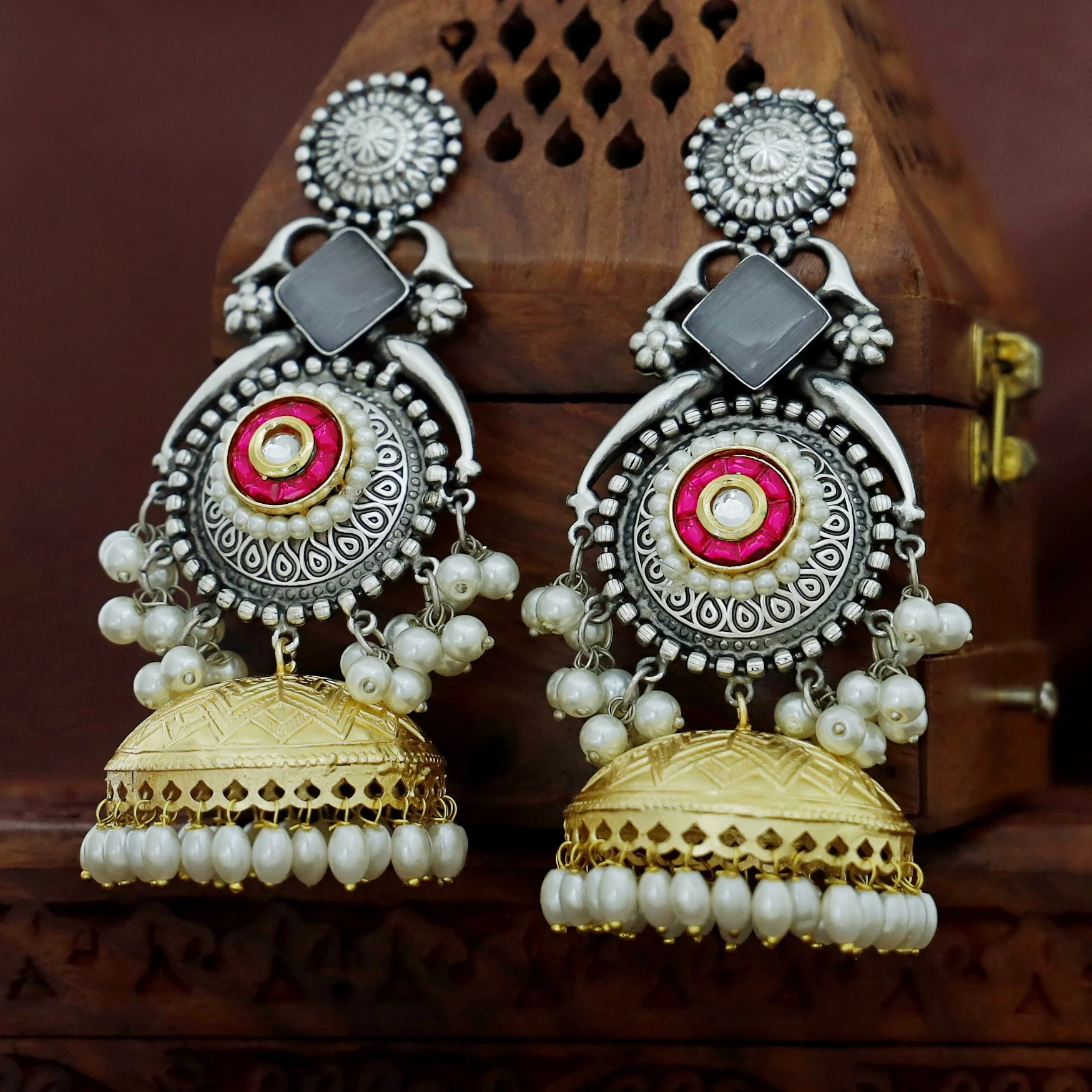 Nayanika Kashmiri Dual Tone Glossy Pearl Jhumka - Image 11