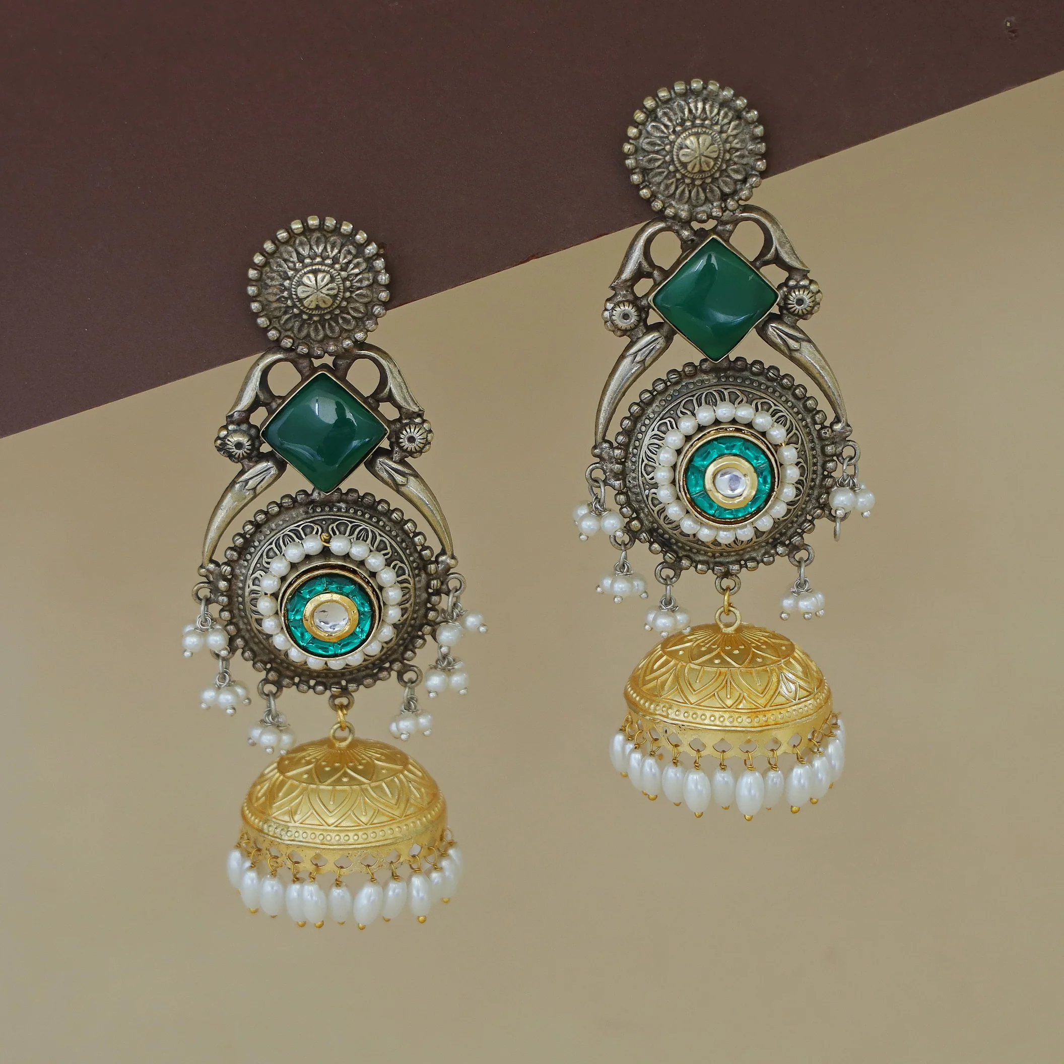 Nayanika Kashmiri Dual Tone Glossy Pearl Jhumka - Image 2